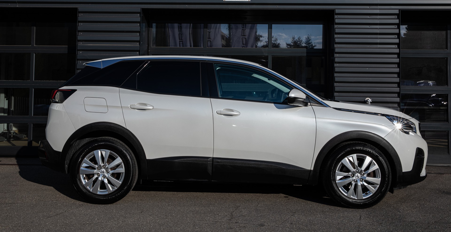 PEUGEOT 3008 1.6 BlueHDi Allure EAT-image-6