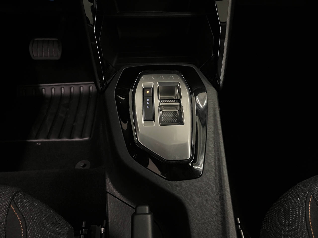 PEUGEOT 208 1.2 Hybrid Style EW-image-9