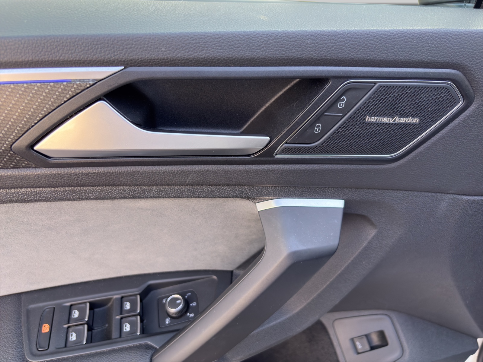 VW Tiguan 2.0TSI R 4Motion DSG-image-13