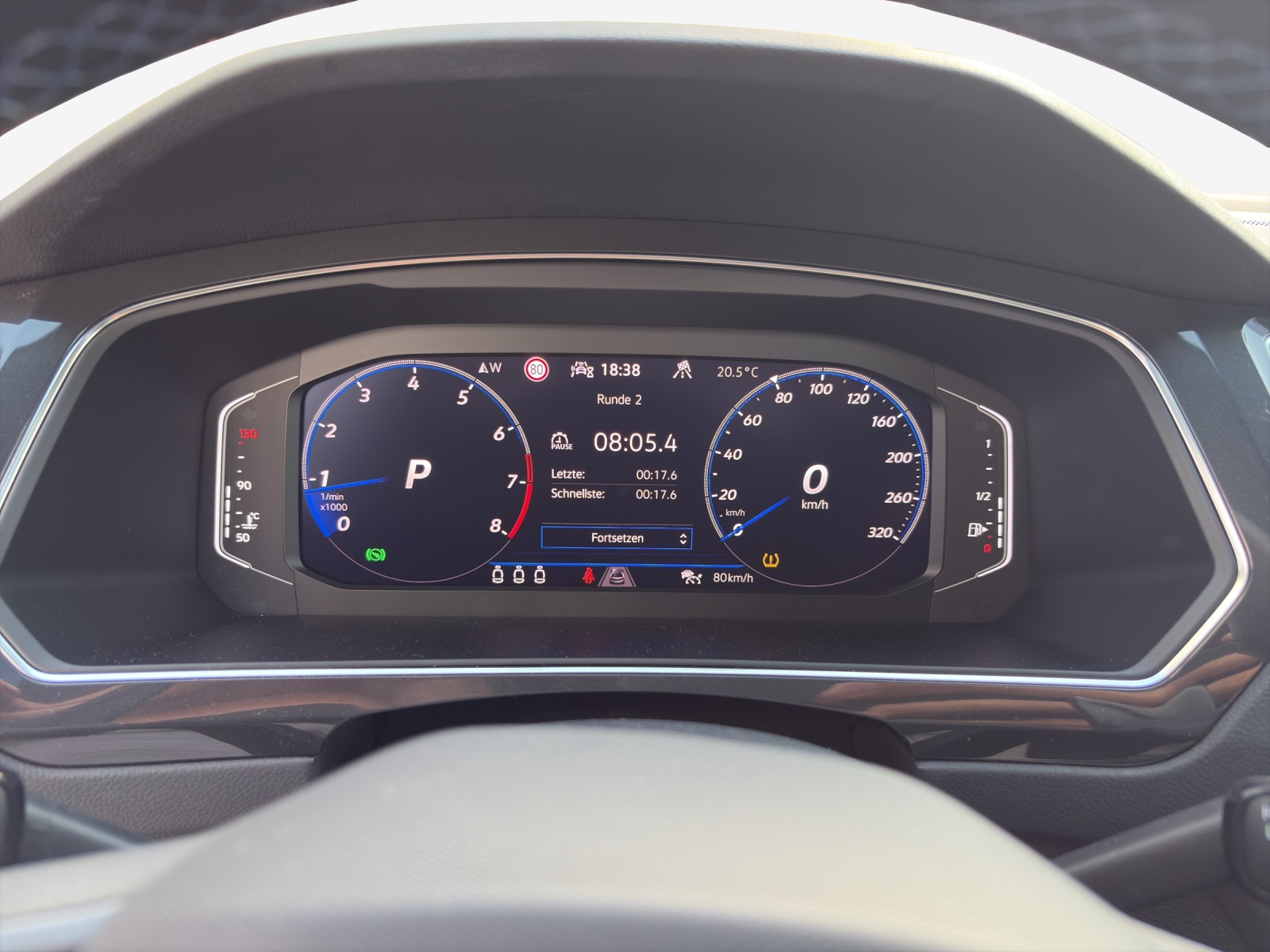 VW Tiguan 2.0TSI R 4Motion DSG-image-14