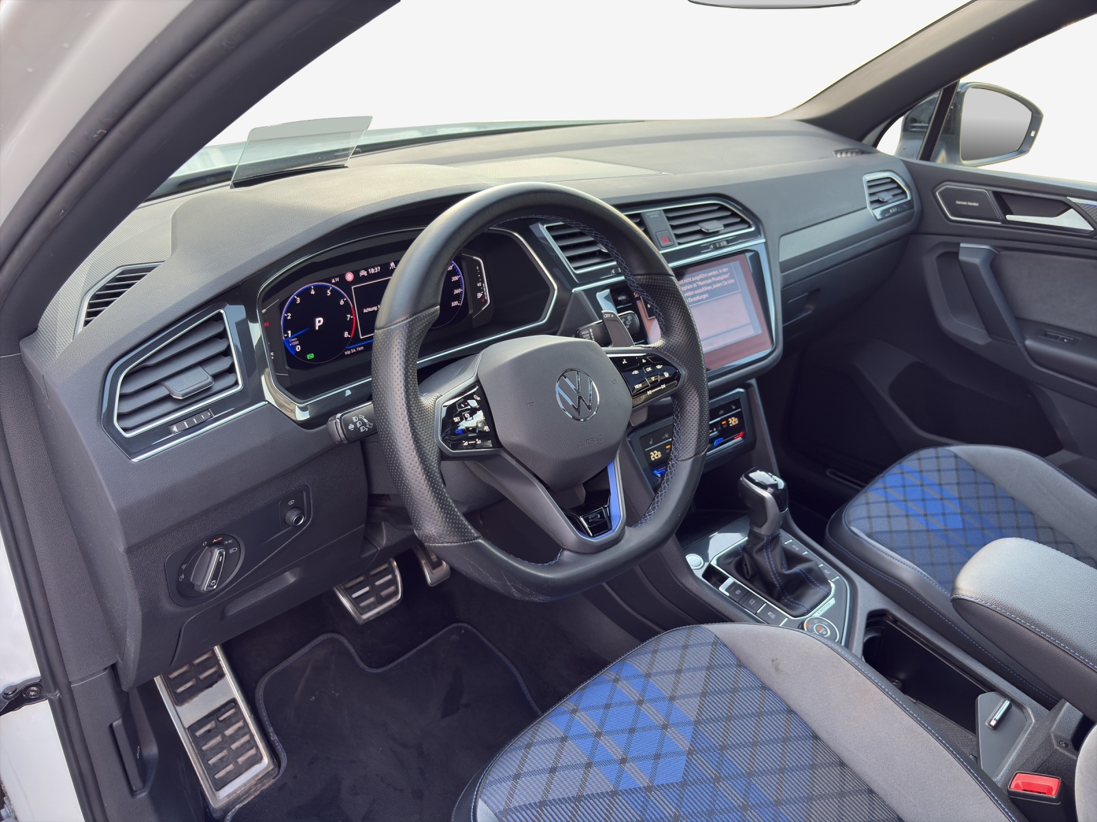 VW Tiguan 2.0TSI R 4Motion DSG-image-9