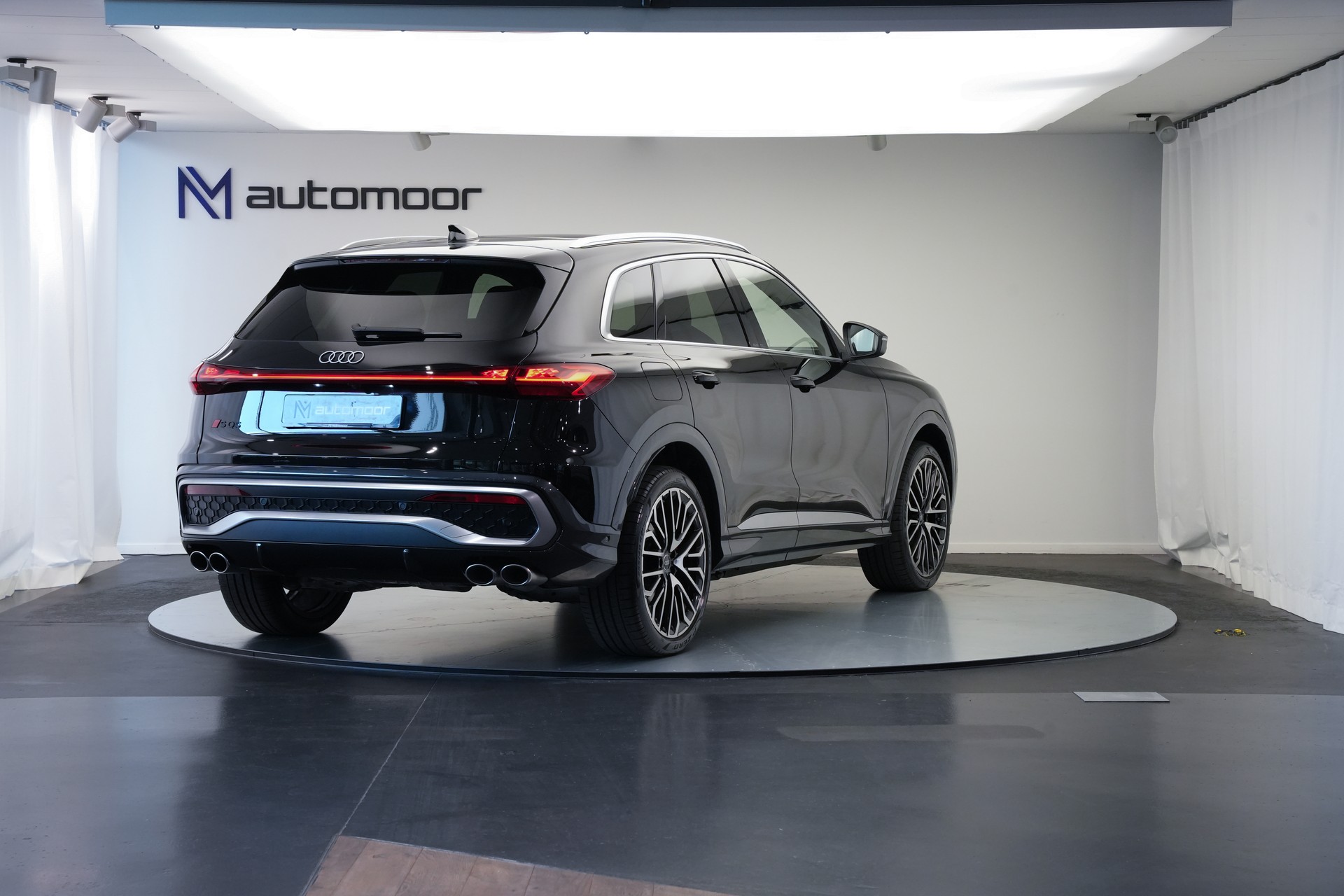 AUDI SQ5 TFSI quattro S-tronic *Luftfederung* *Panorama* *Leder* *HuD*-image-4