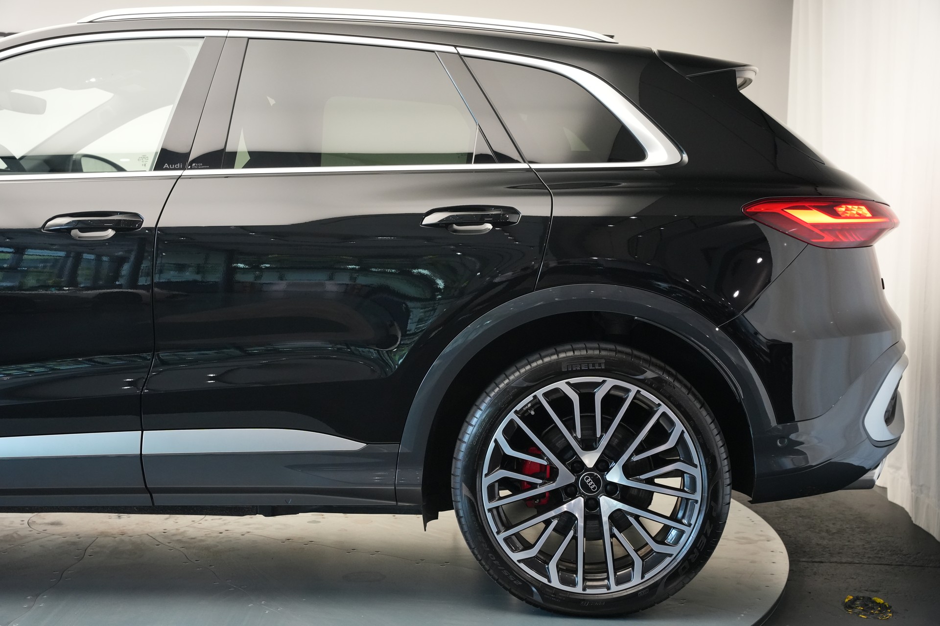 AUDI SQ5 TFSI quattro S-tronic *Luftfederung* *Panorama* *Leder* *HuD*-image-43