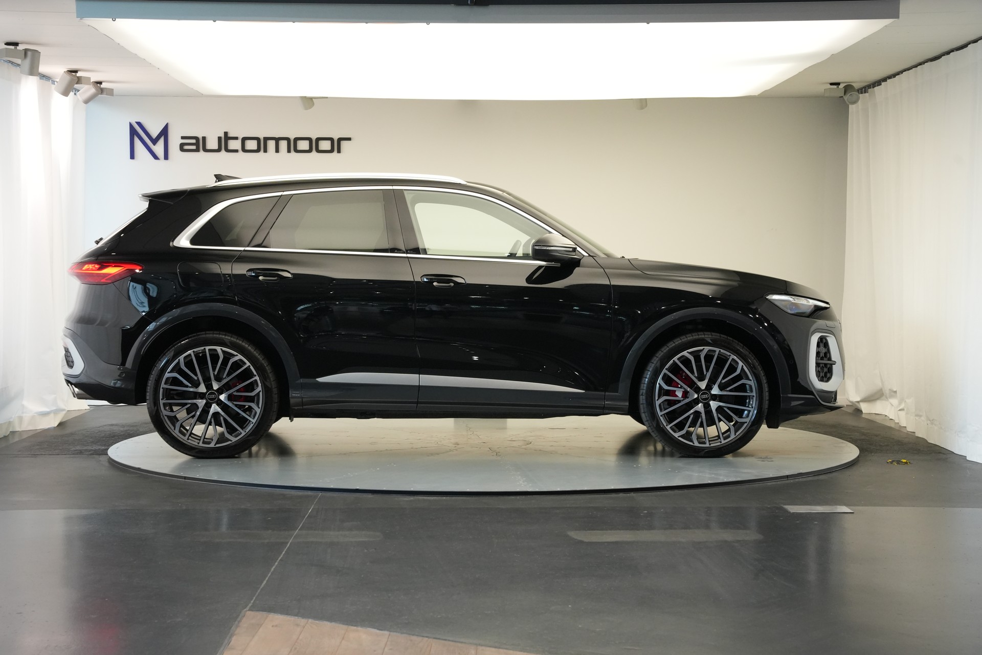 AUDI SQ5 TFSI quattro S-tronic *Luftfederung* *Panorama* *Leder* *HuD*-image-3