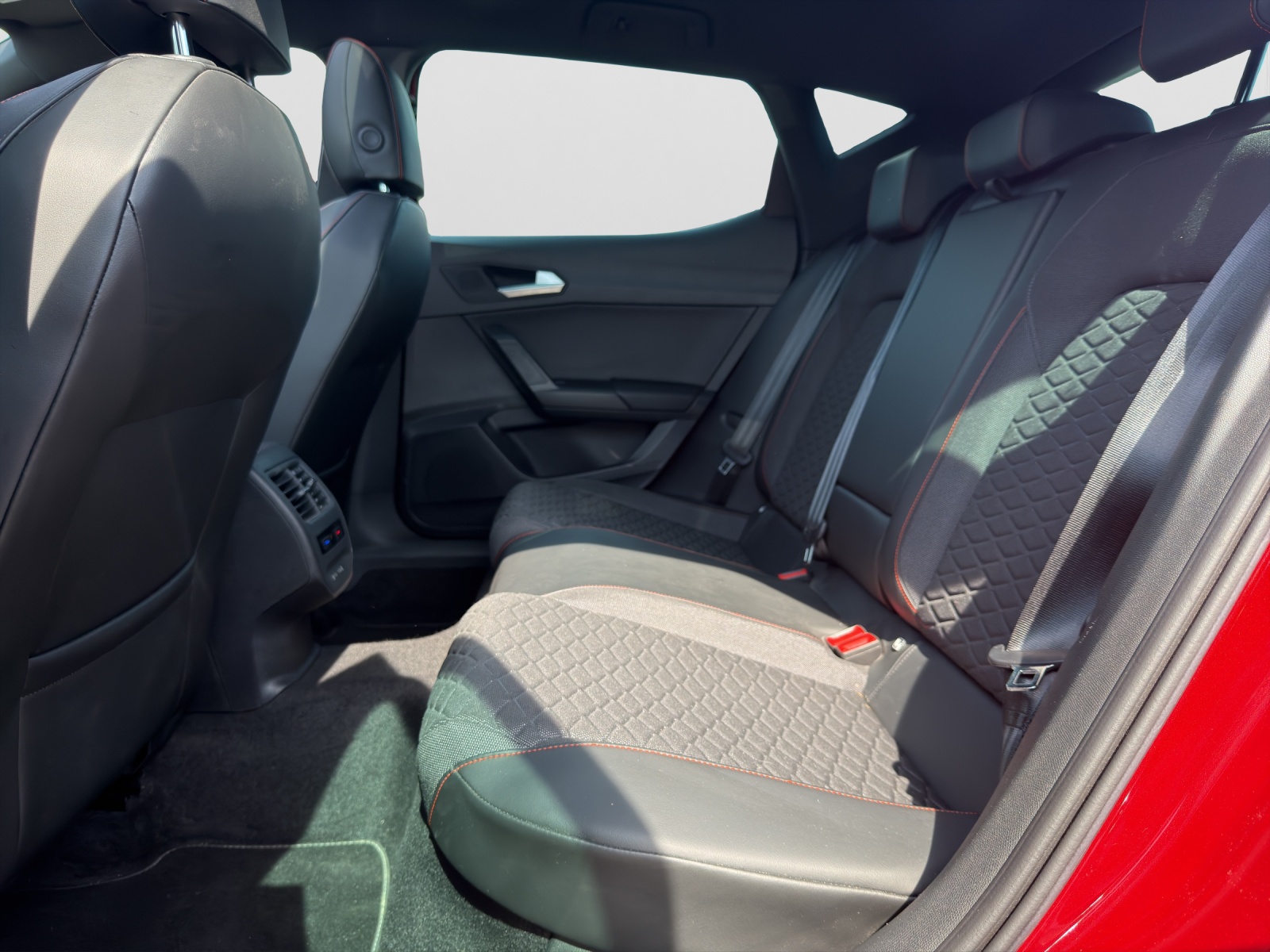 SEAT Leon 1.5 eTSI mHEV DSG FR-image-10