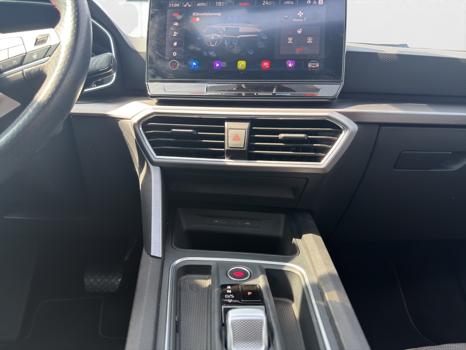 SEAT Leon 1.5 eTSI mHEV DSG FR-image-12