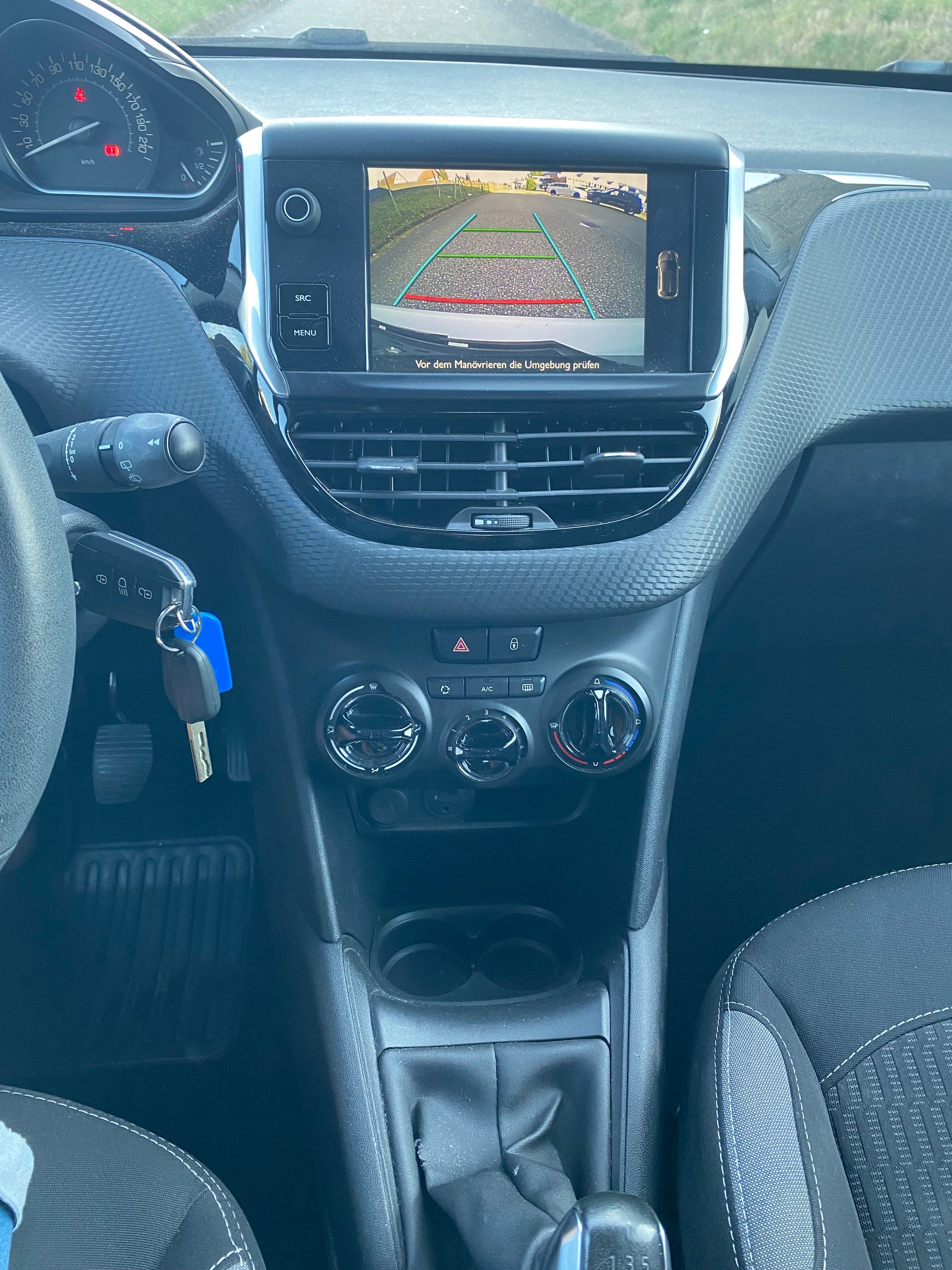 PEUGEOT 208 1.2 PureTech Style-image-8