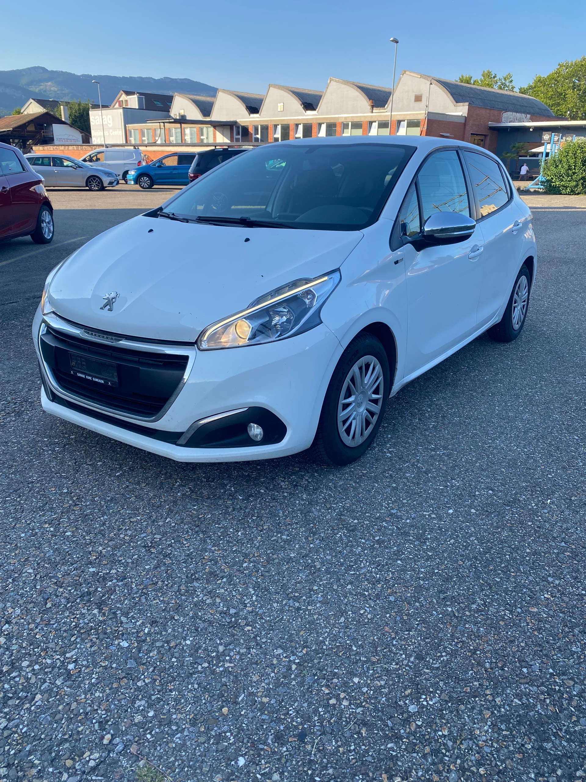 PEUGEOT 208 1.2 PureTech Style-image-1