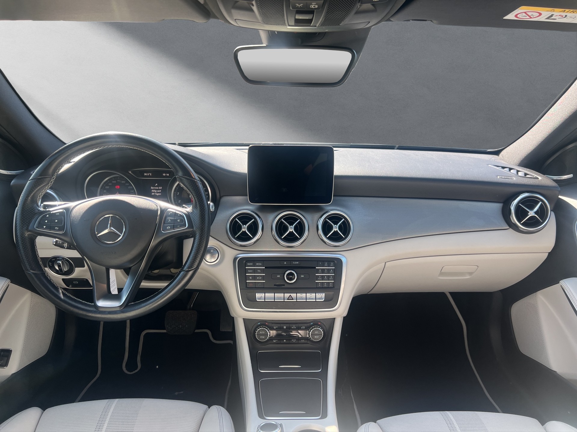 MERCEDES-BENZ GLA 200-image-3