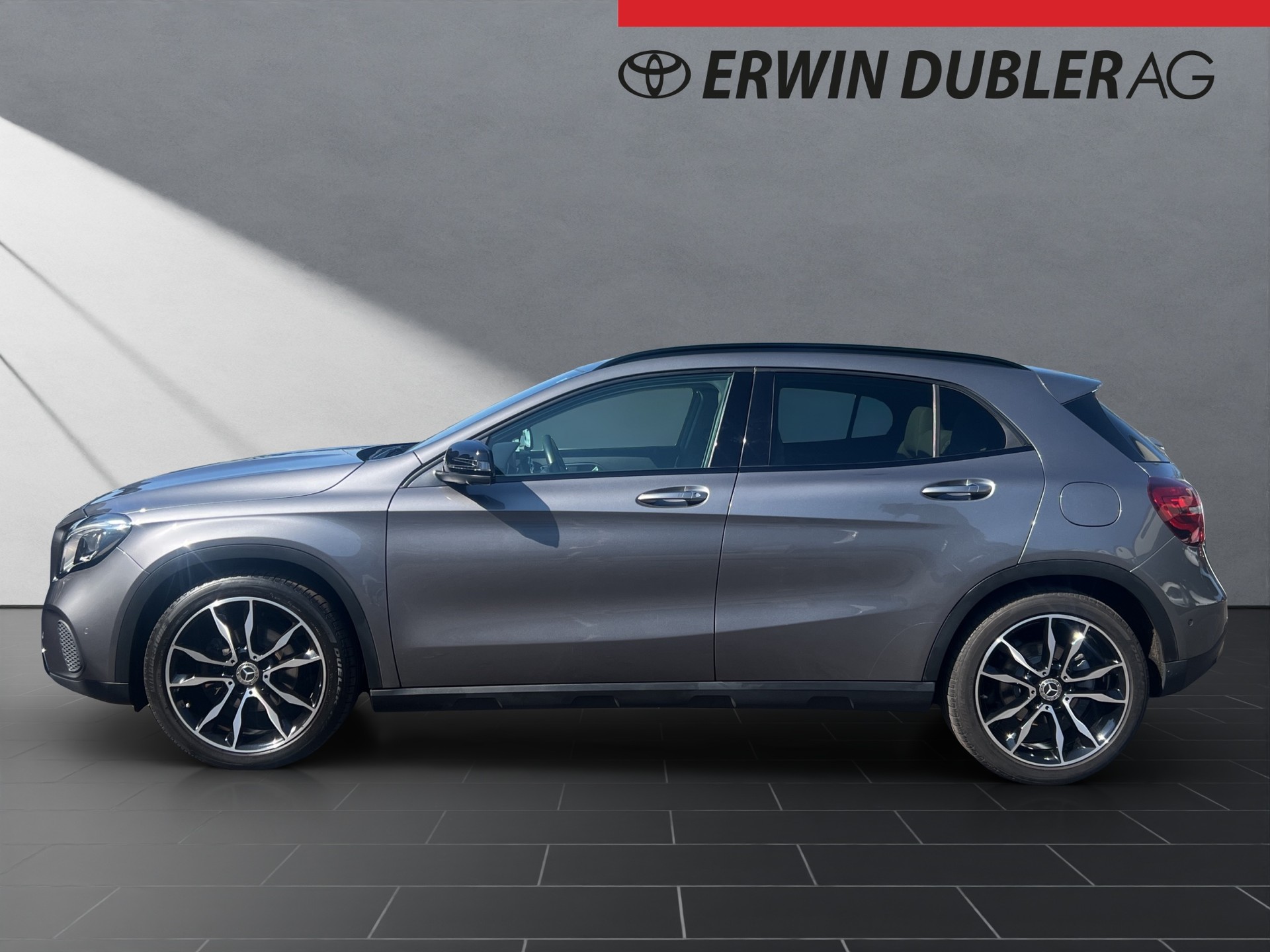 MERCEDES-BENZ GLA 200-image-1