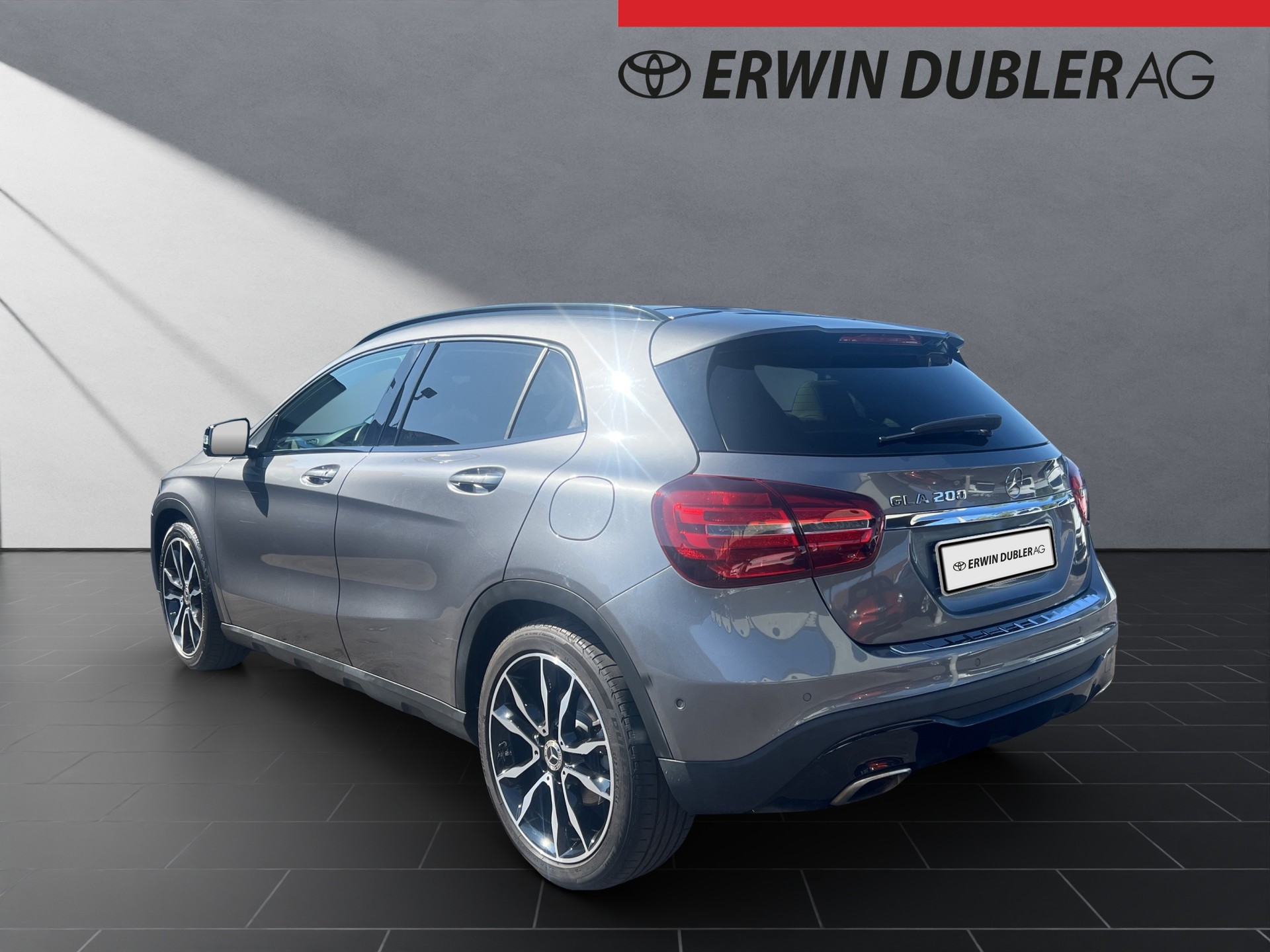 MERCEDES-BENZ GLA 200-image-2