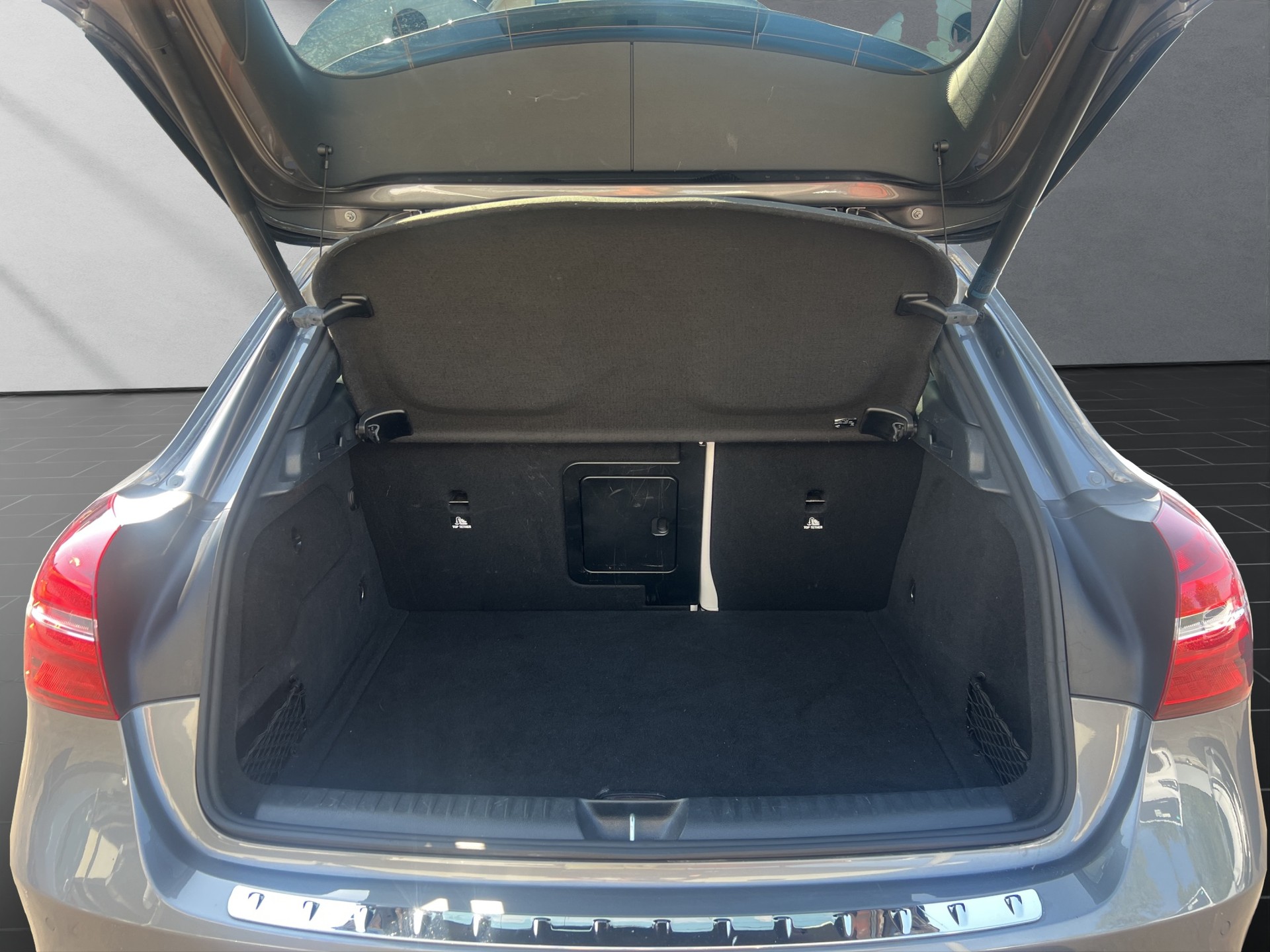 MERCEDES-BENZ GLA 200-image-11