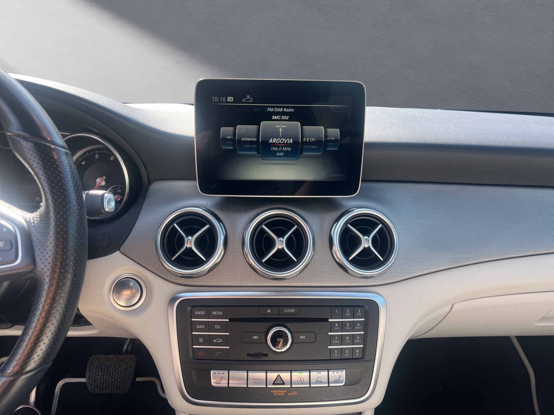 MERCEDES-BENZ GLA 200-image-5