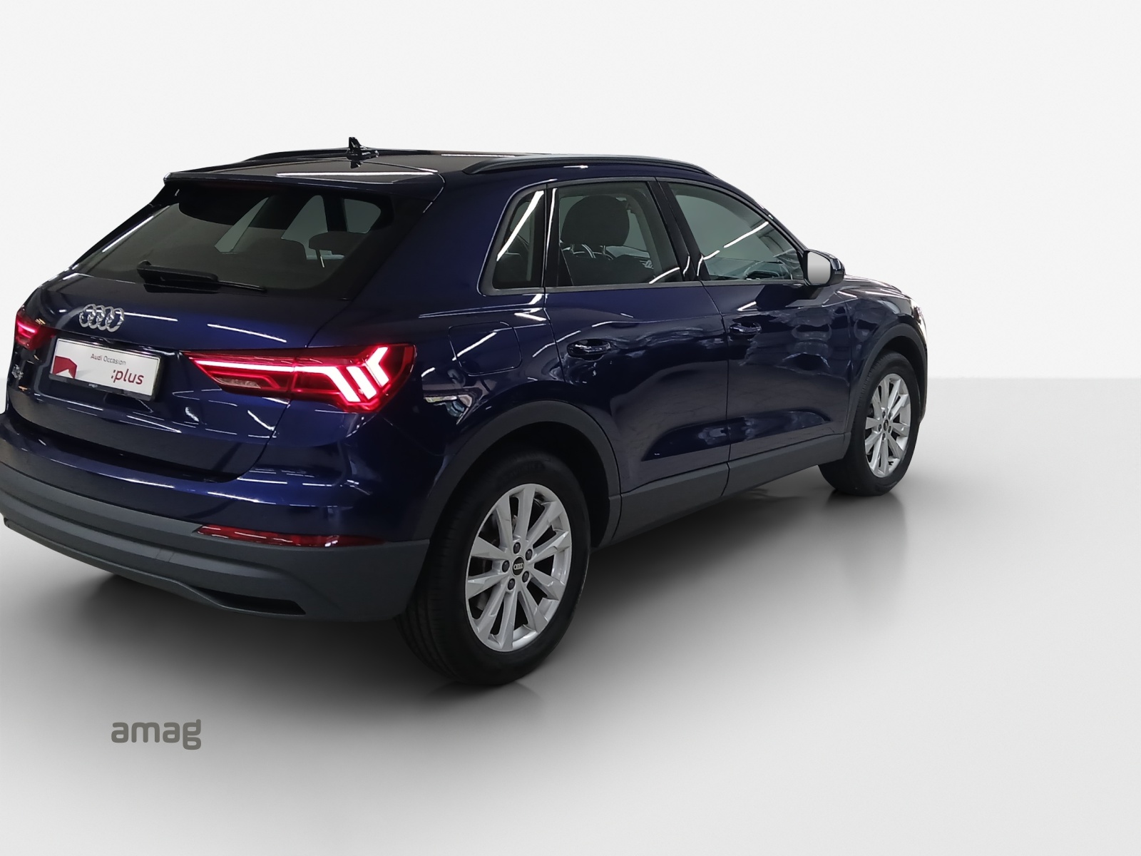 AUDI Q3 35 TFSI Attraction S-tronic-image-4