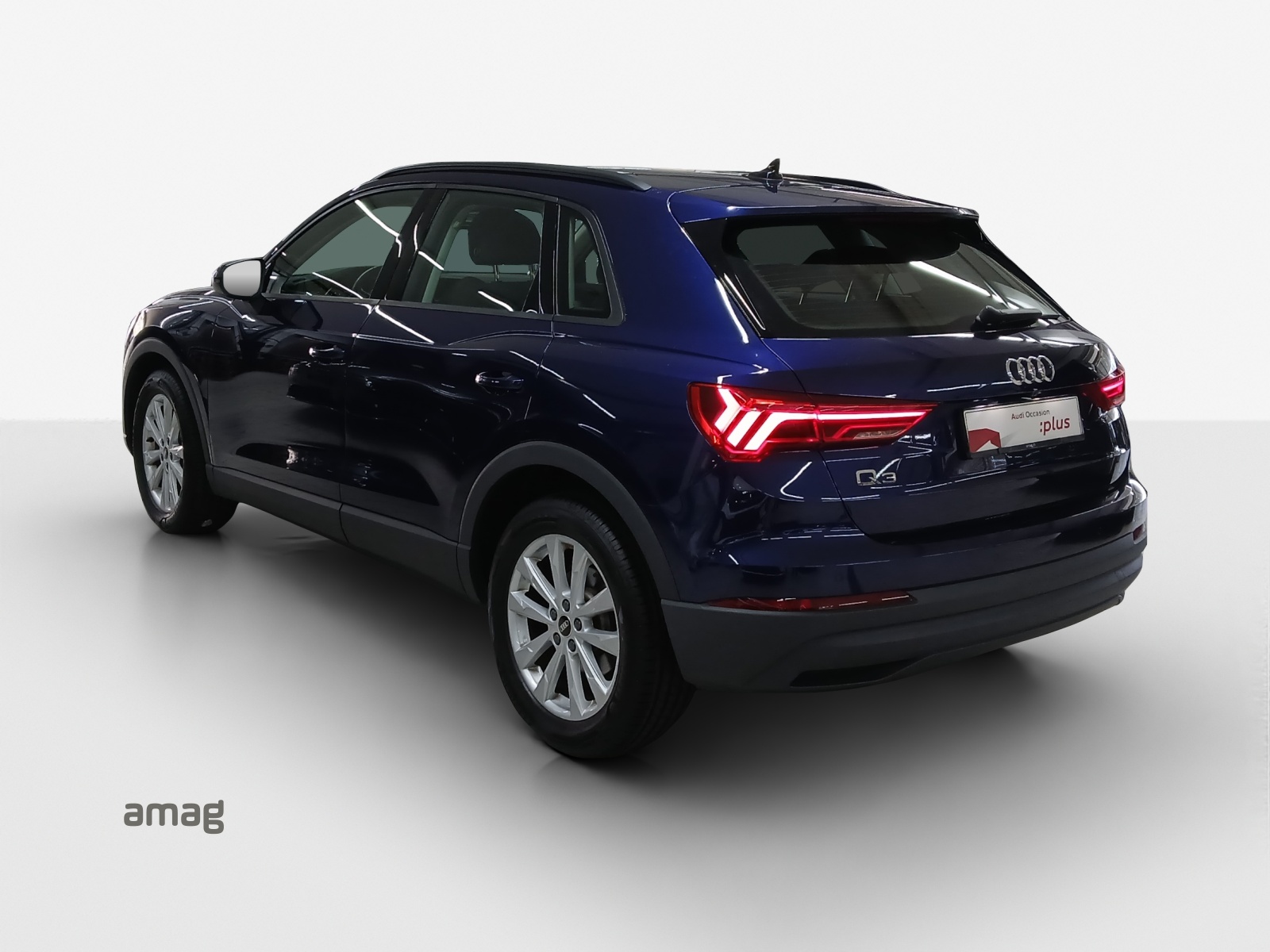AUDI Q3 35 TFSI Attraction S-tronic-image-2