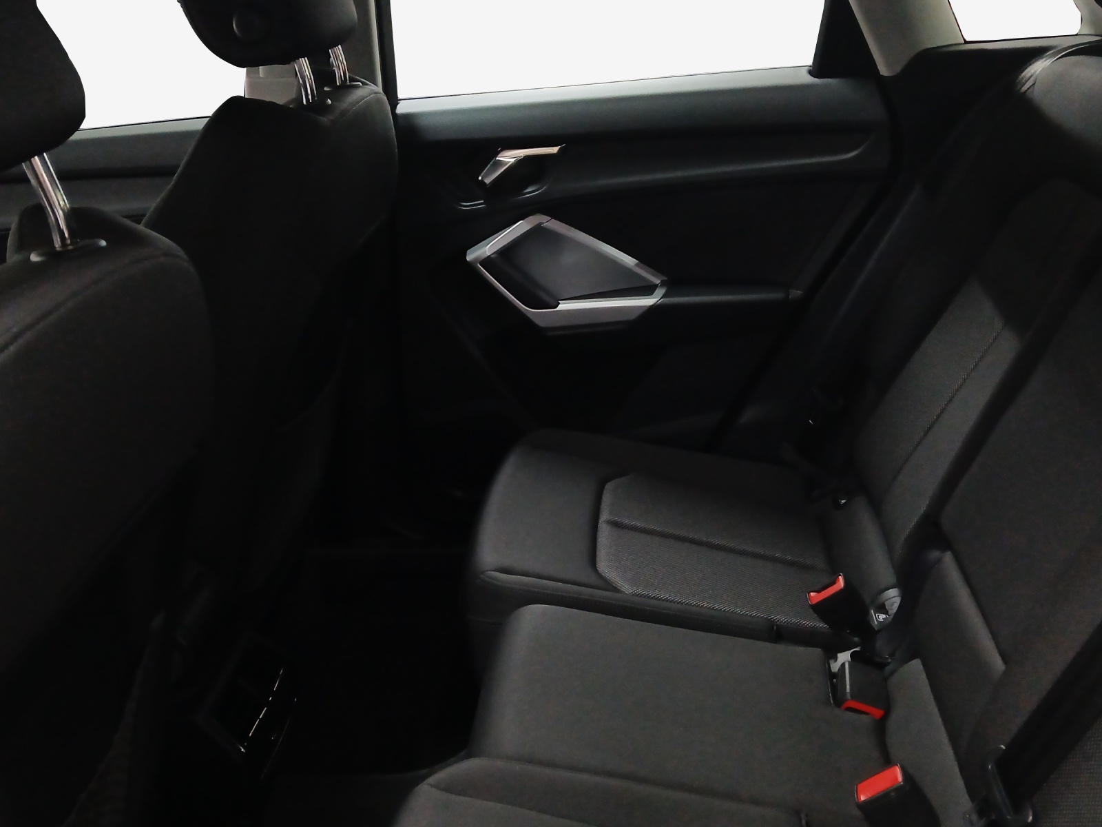AUDI Q3 35 TFSI Attraction S-tronic-image-11