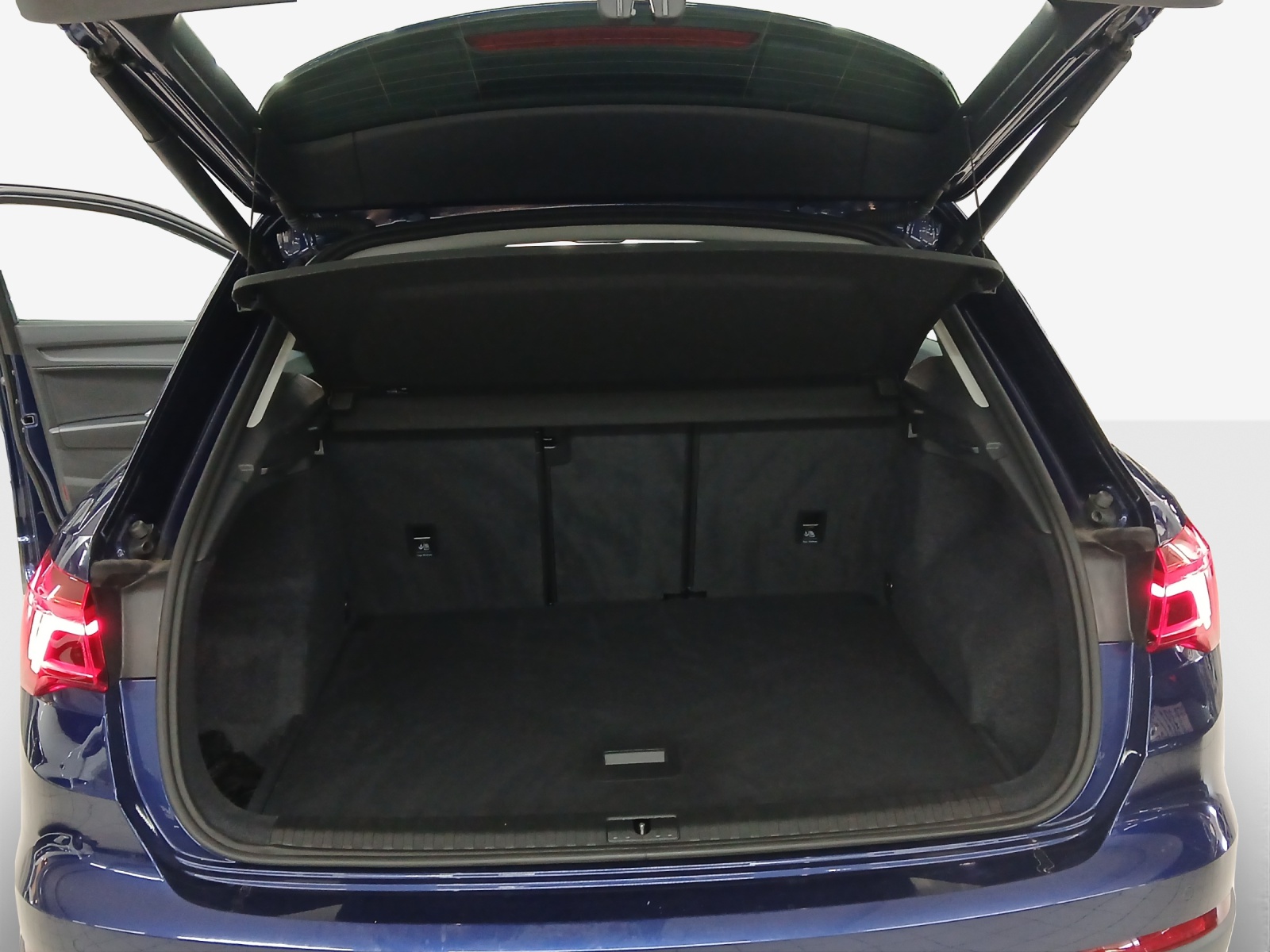 AUDI Q3 35 TFSI Attraction S-tronic-image-12