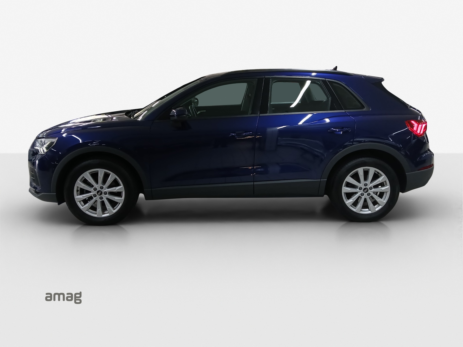 AUDI Q3 35 TFSI Attraction S-tronic-image-1