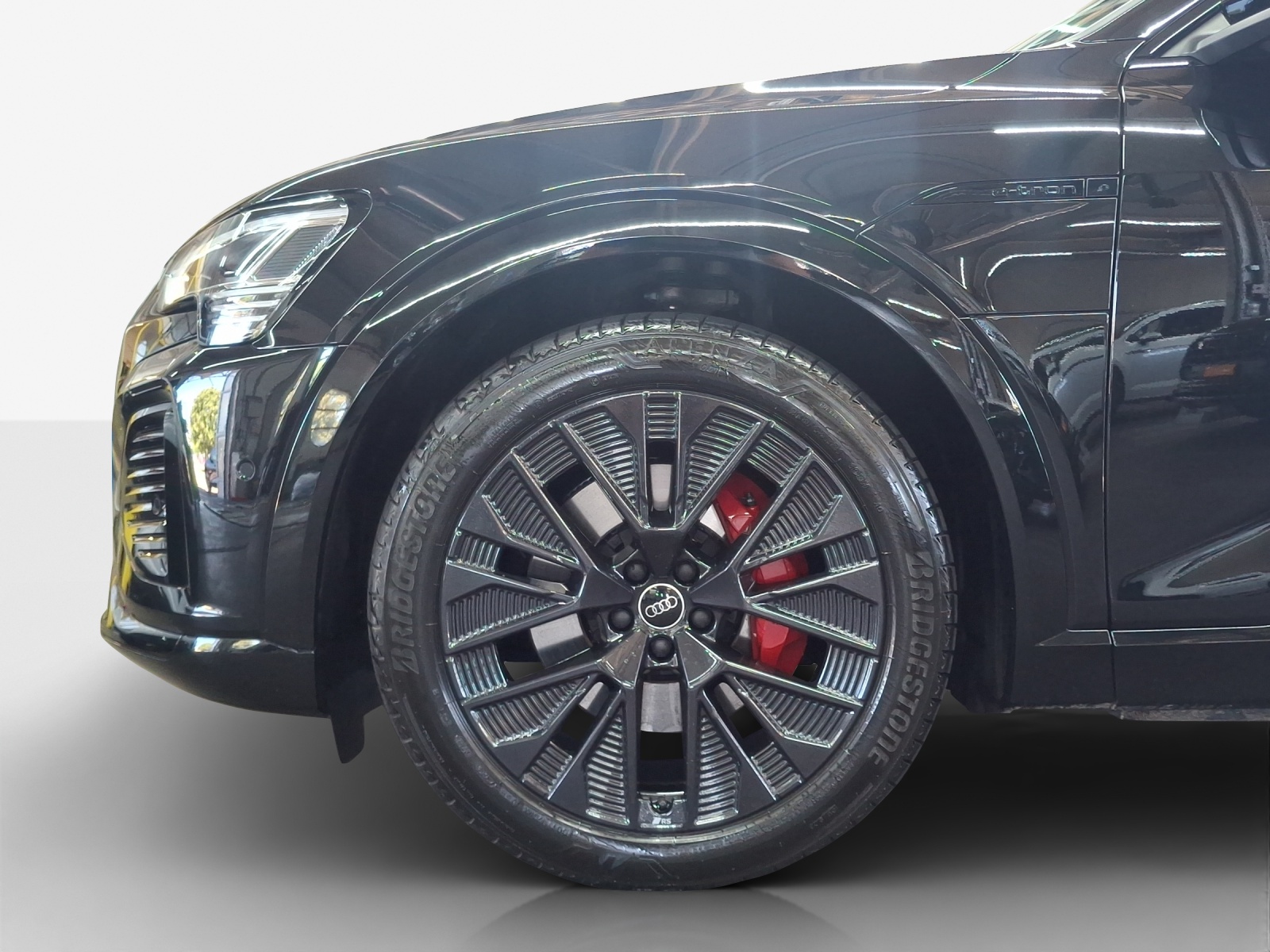 AUDI Q8 55 e-tron Black Edition quattro-image-14
