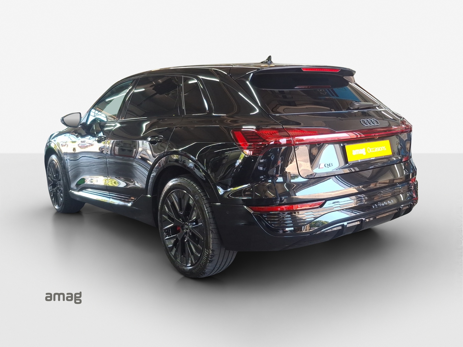 AUDI Q8 55 e-tron Black Edition quattro-showroom-element-2