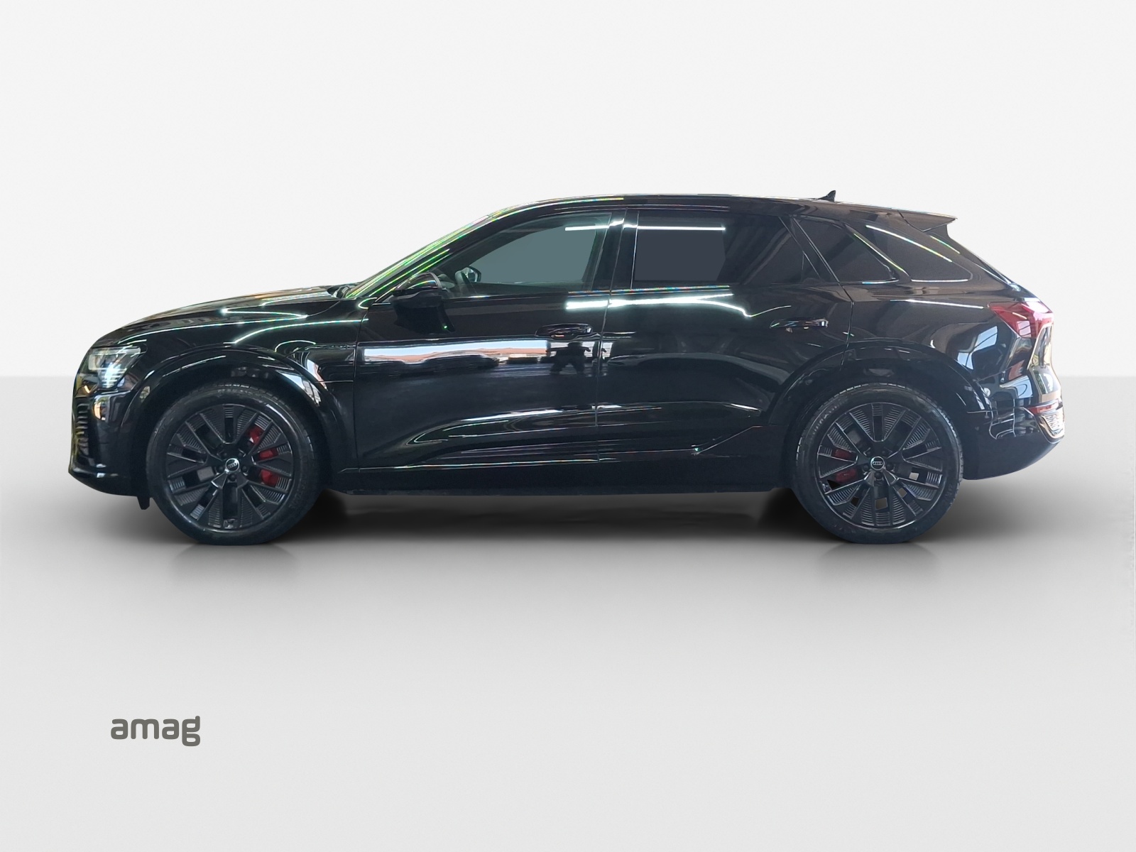 AUDI Q8 55 e-tron Black Edition quattro-showroom-element-1