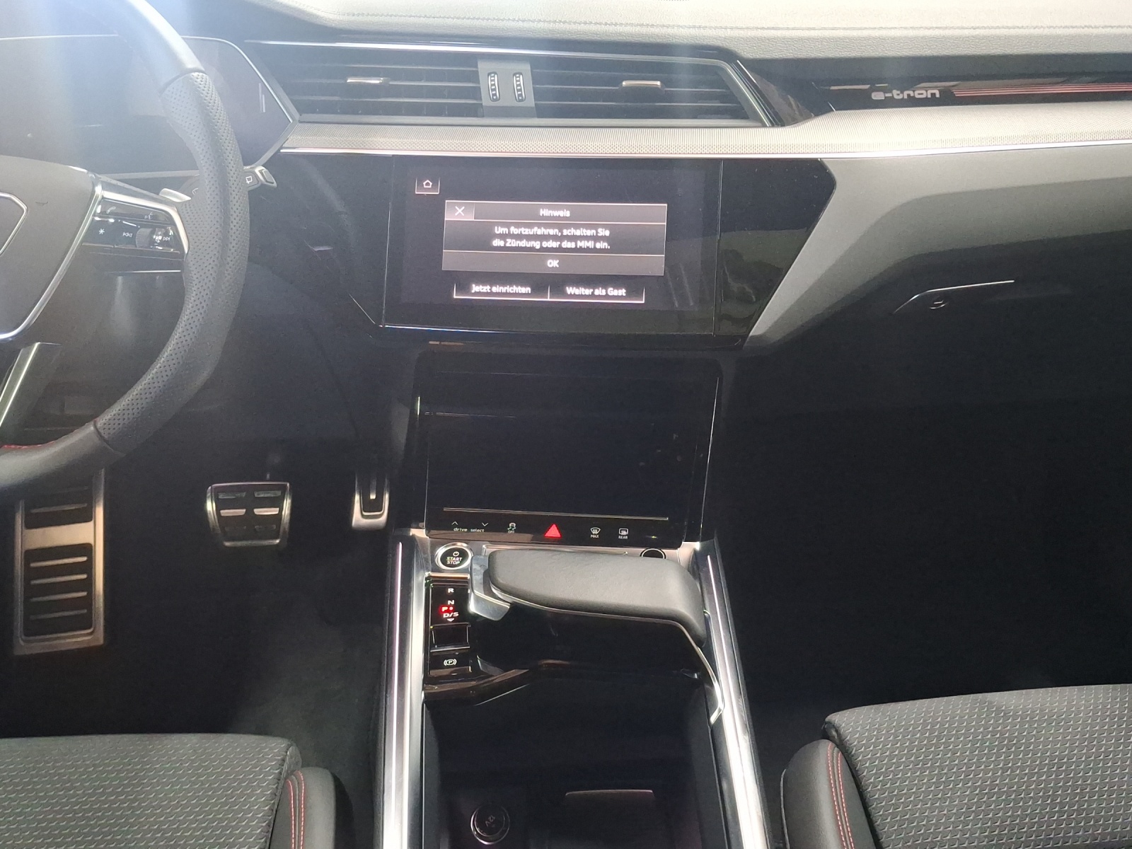 AUDI Q8 55 e-tron Black Edition quattro-image-10