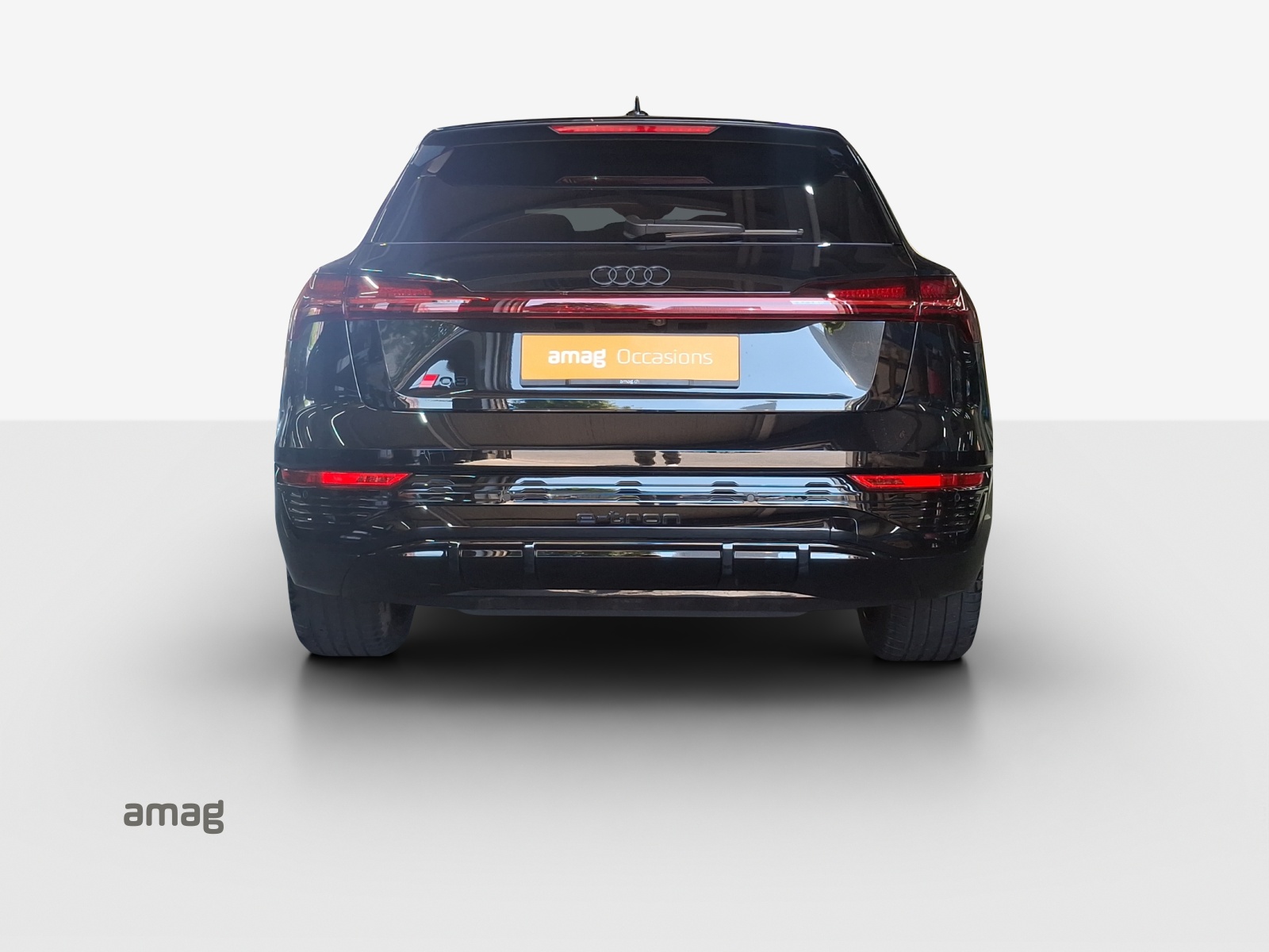 AUDI Q8 55 e-tron Black Edition quattro-showroom-element-3