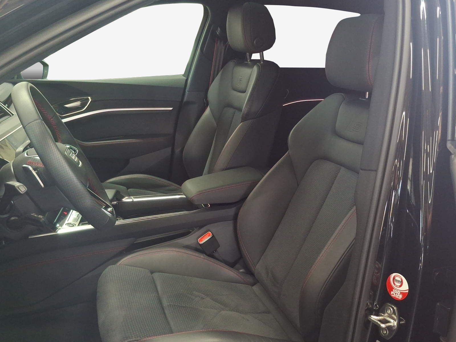 AUDI Q8 55 e-tron Black Edition quattro-image-7
