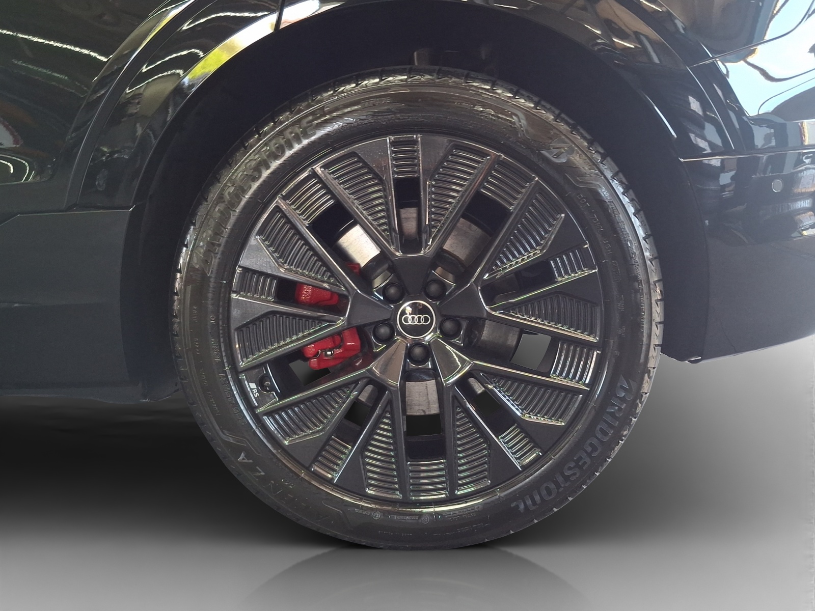 AUDI Q8 55 e-tron Black Edition quattro-image-13