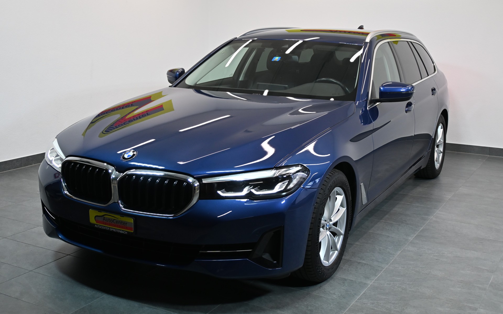 BMW 520d xDrive 48V Touring Steptronic-image-1