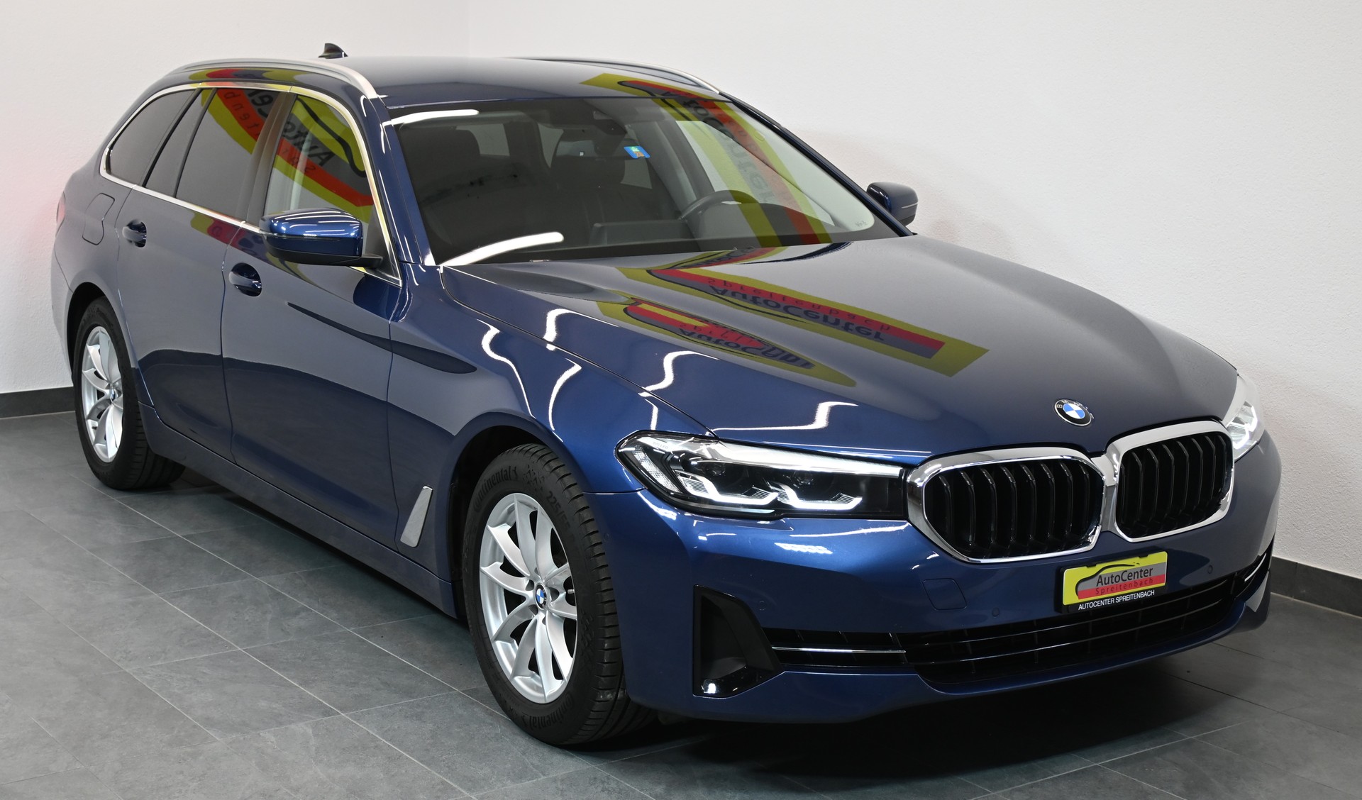 BMW 520d xDrive 48V Touring Steptronic-image-0