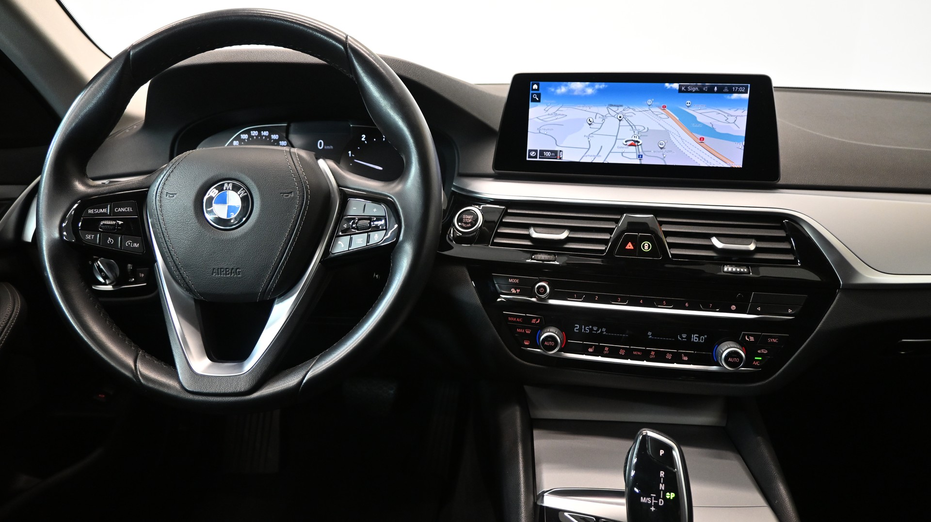 BMW 520d xDrive 48V Touring Steptronic-image-4