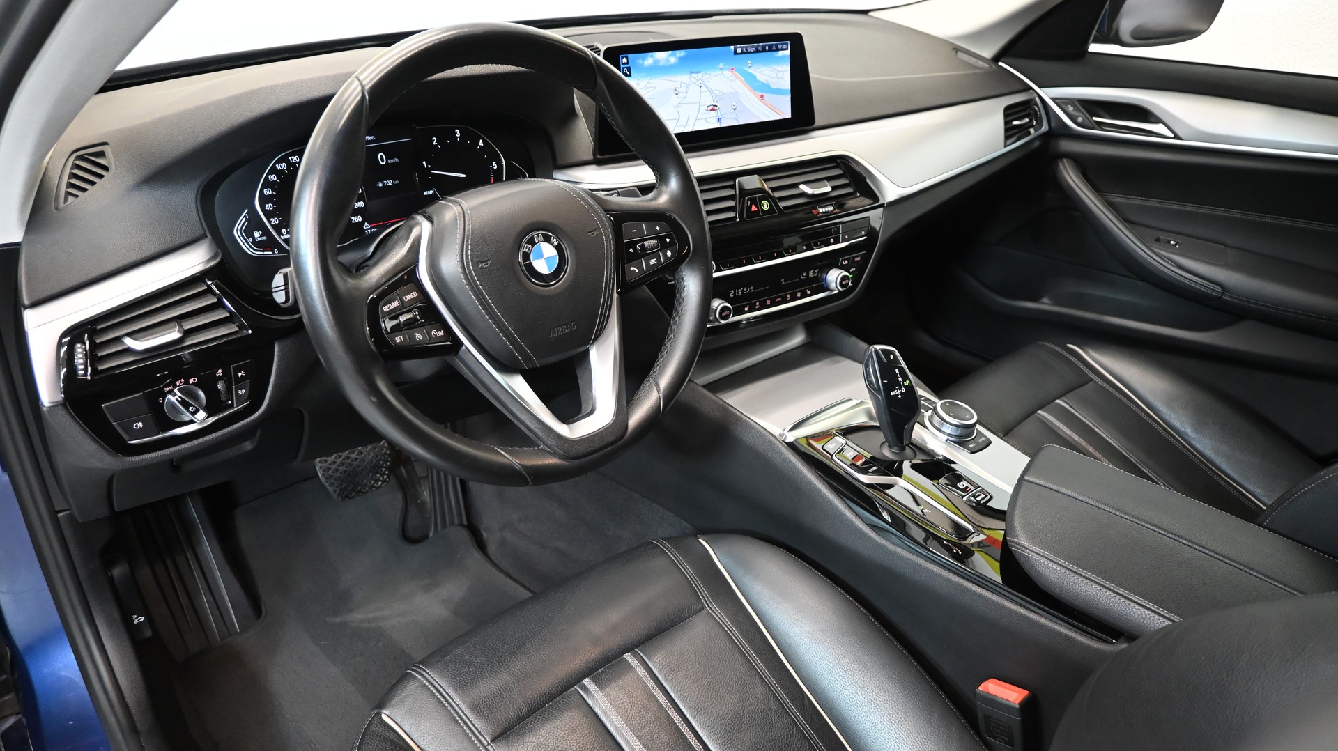 BMW 520d xDrive 48V Touring Steptronic-image-5