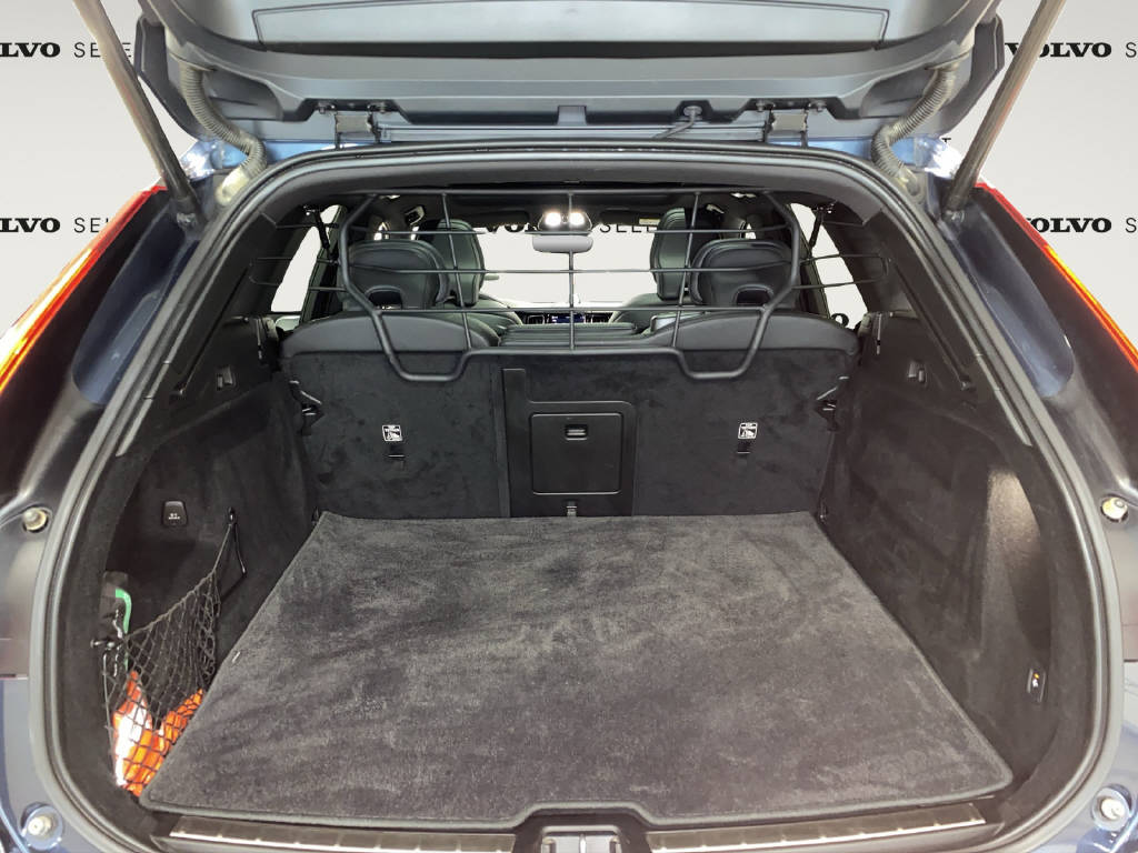 VOLVO XC60 2.0 T8 TE R-Design eAWD-image-13