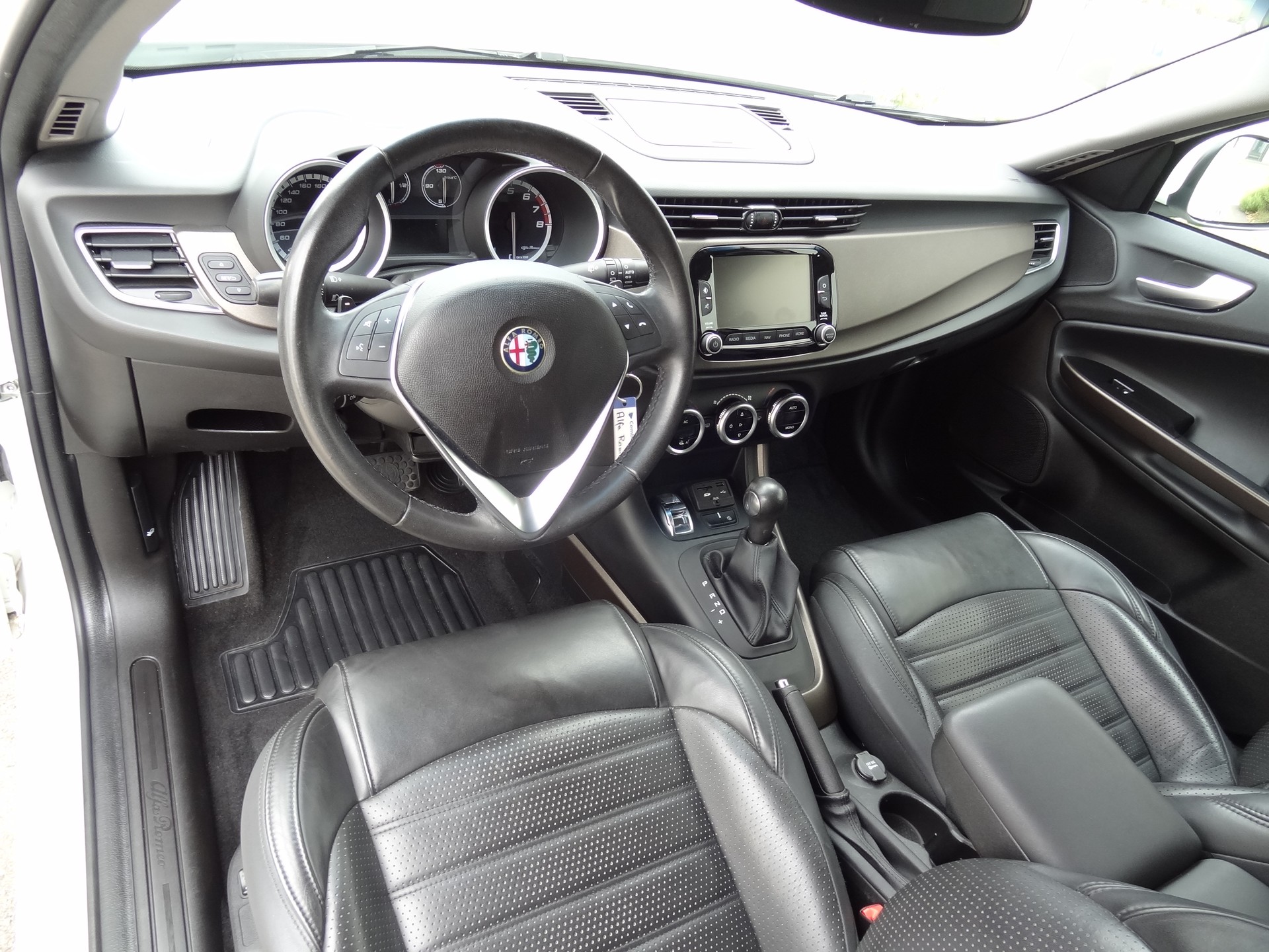 ALFA ROMEO Giulietta 1.4 MultiAir Distinctive TCT-image-8