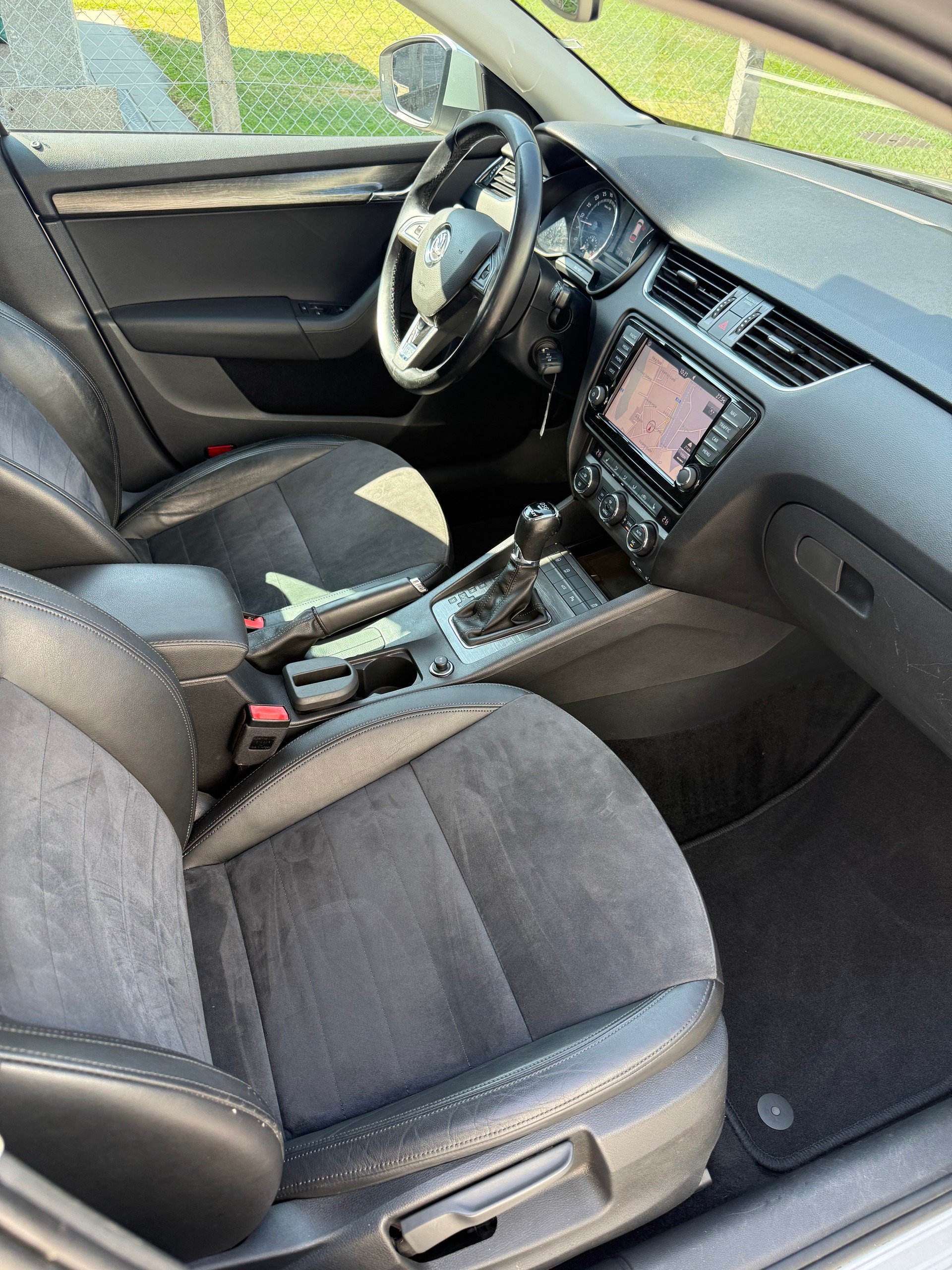 SKODA Octavia Combi 2.0 TDI Scout 4x4 DSG-image-9