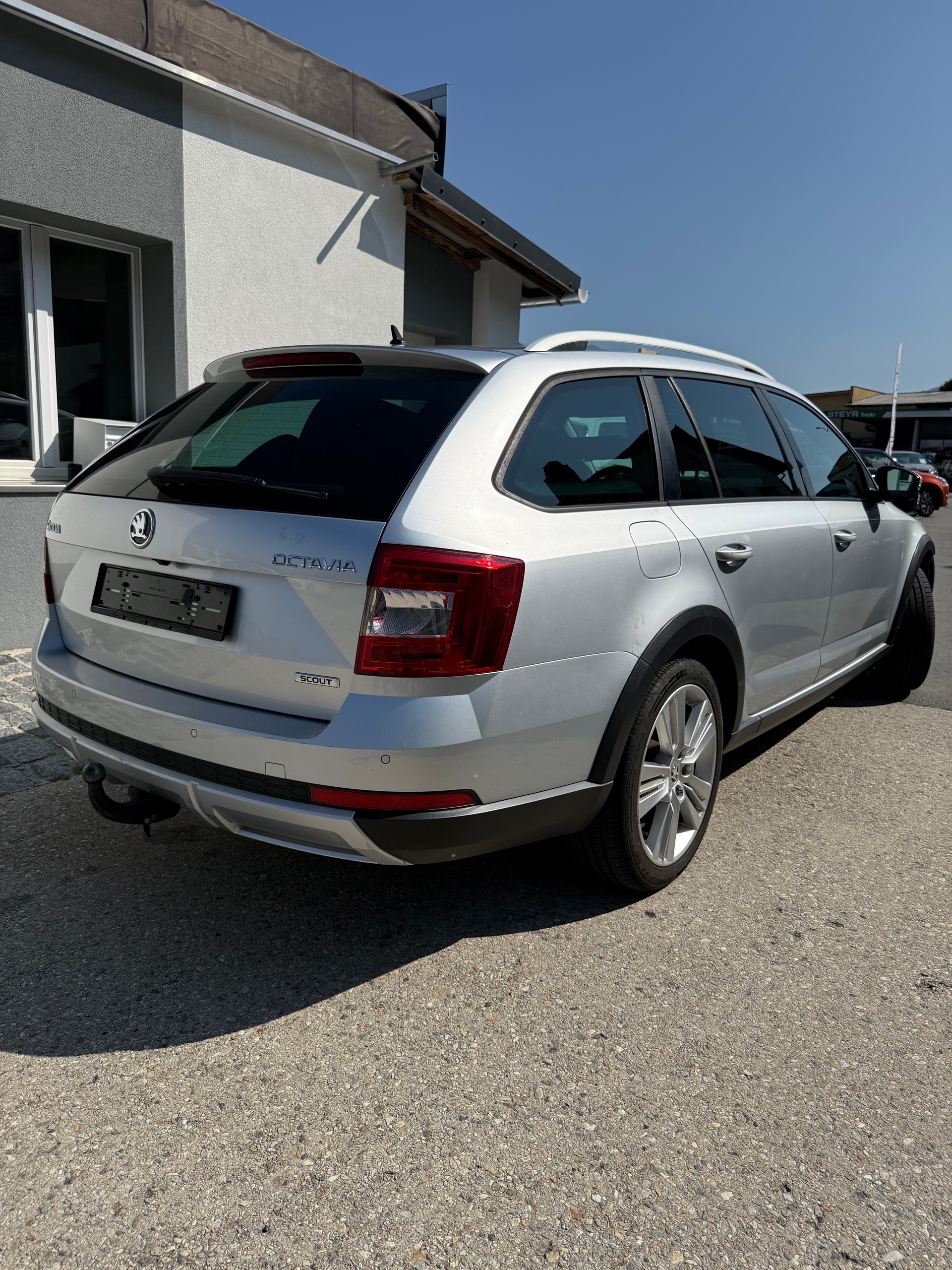 SKODA Octavia Combi 2.0 TDI Scout 4x4 DSG-image-4