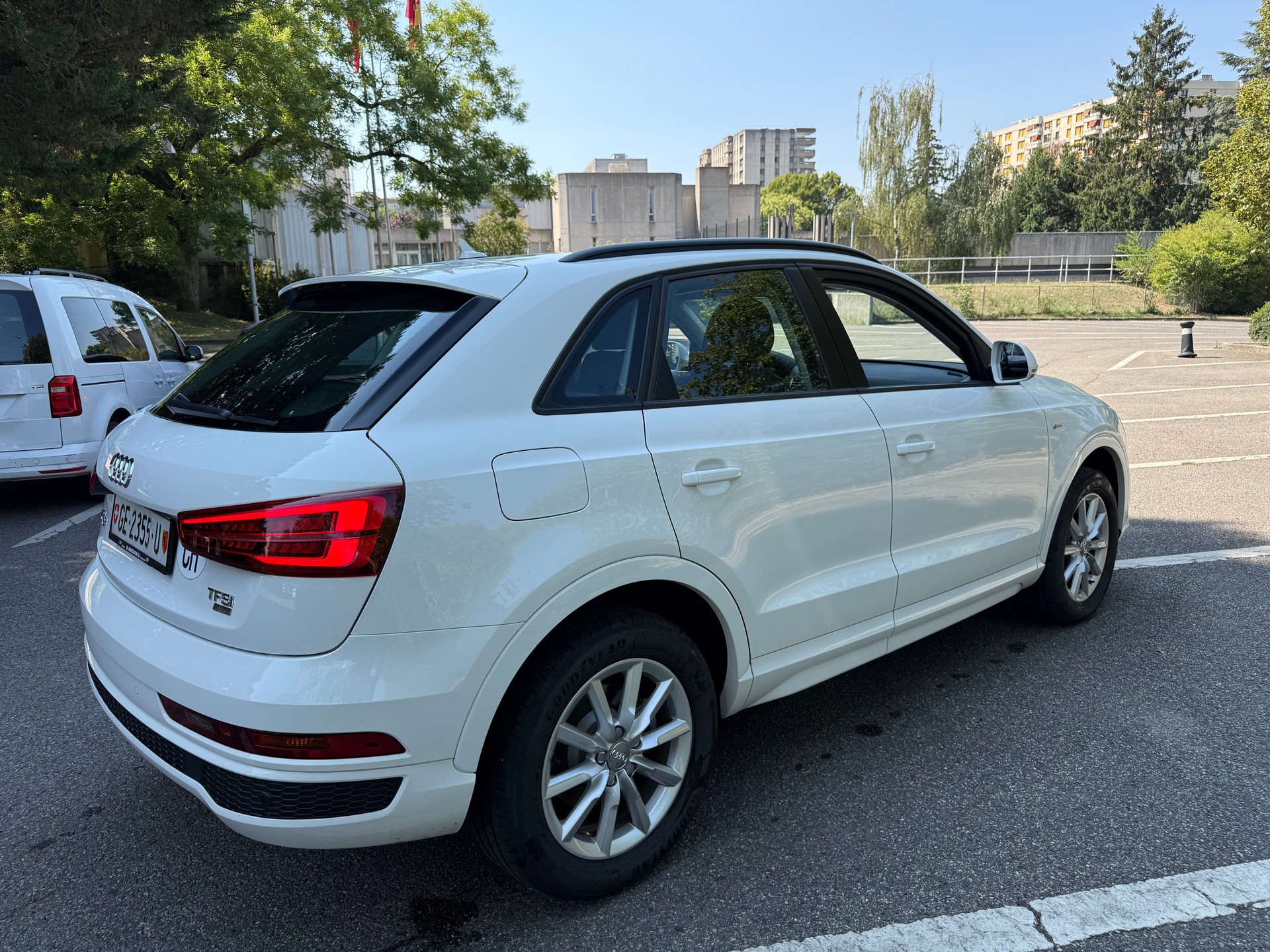 AUDI Q3 1.4 TFSI ultra design-image-5