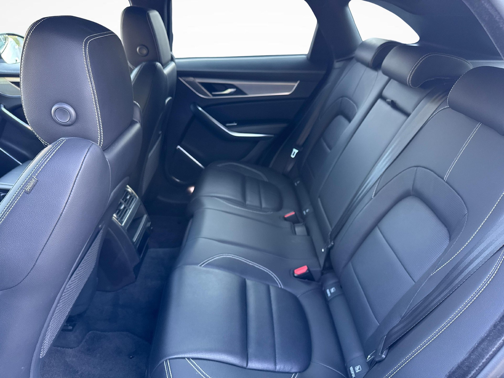 JAGUAR F-Pace 2.0 P400e R-Dynamic SE AWD-image-11