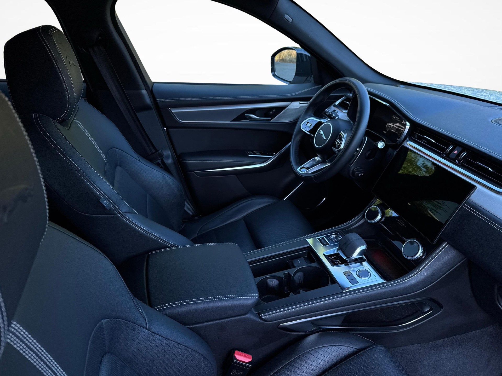 JAGUAR F-Pace 2.0 P400e R-Dynamic SE AWD-image-10