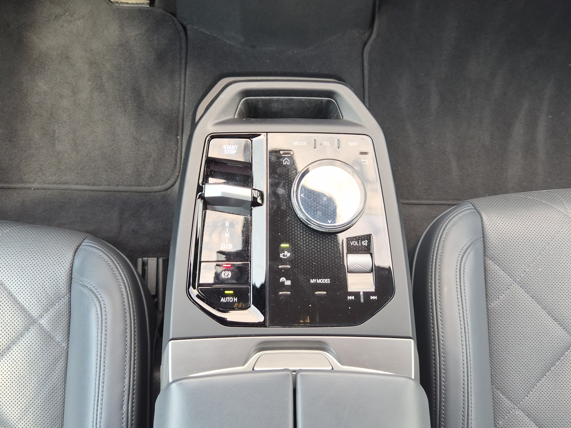 BMW iX xDrive60 M Sport Pro-image-17