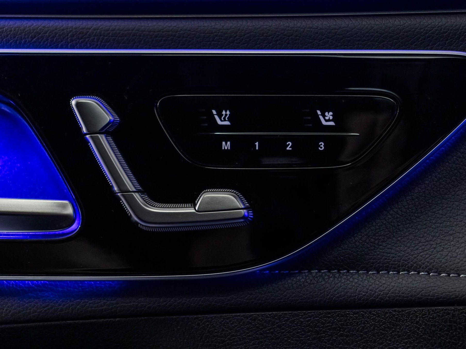 MERCEDES-BENZ EQE 500 4MATIC SUV-image-12