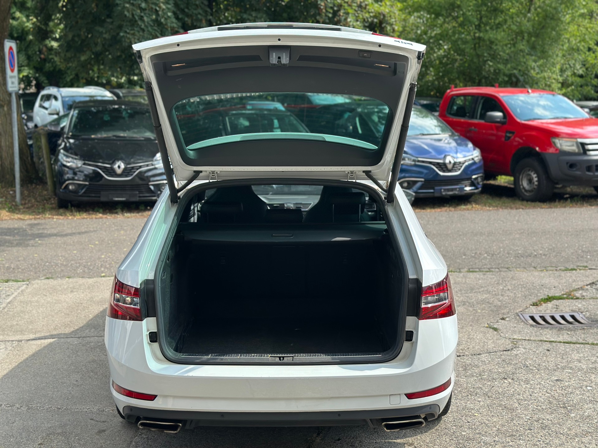 SKODA Superb Combi 2.0 TSI Sport Line DSG 4x4-image-5