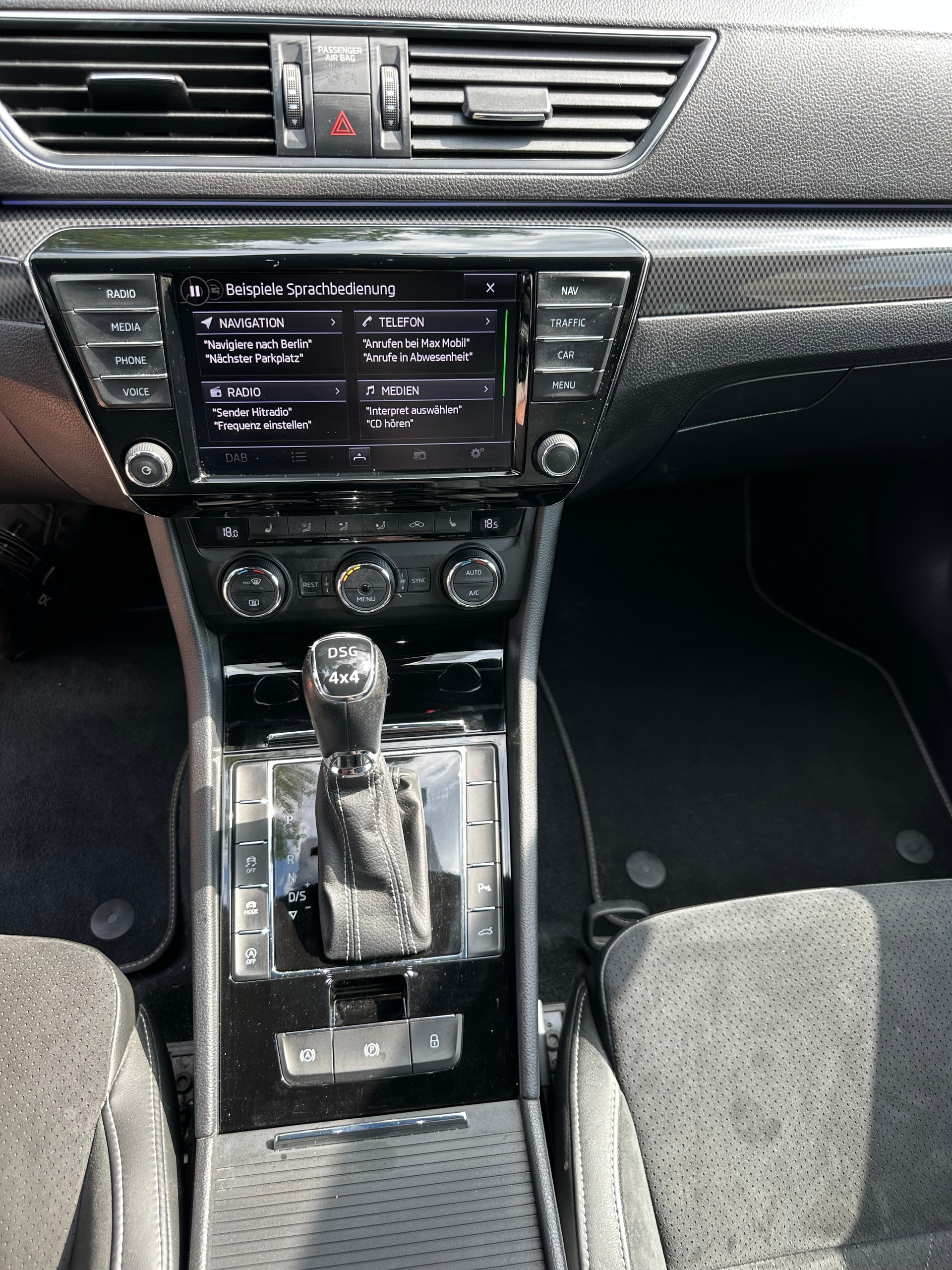SKODA Superb Combi 2.0 TSI Sport Line DSG 4x4-image-11