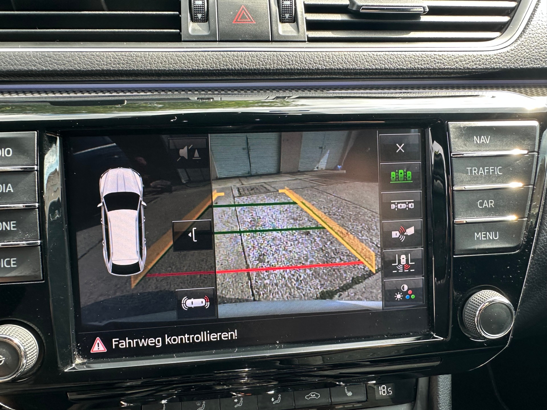 SKODA Superb Combi 2.0 TSI Sport Line DSG 4x4-image-12