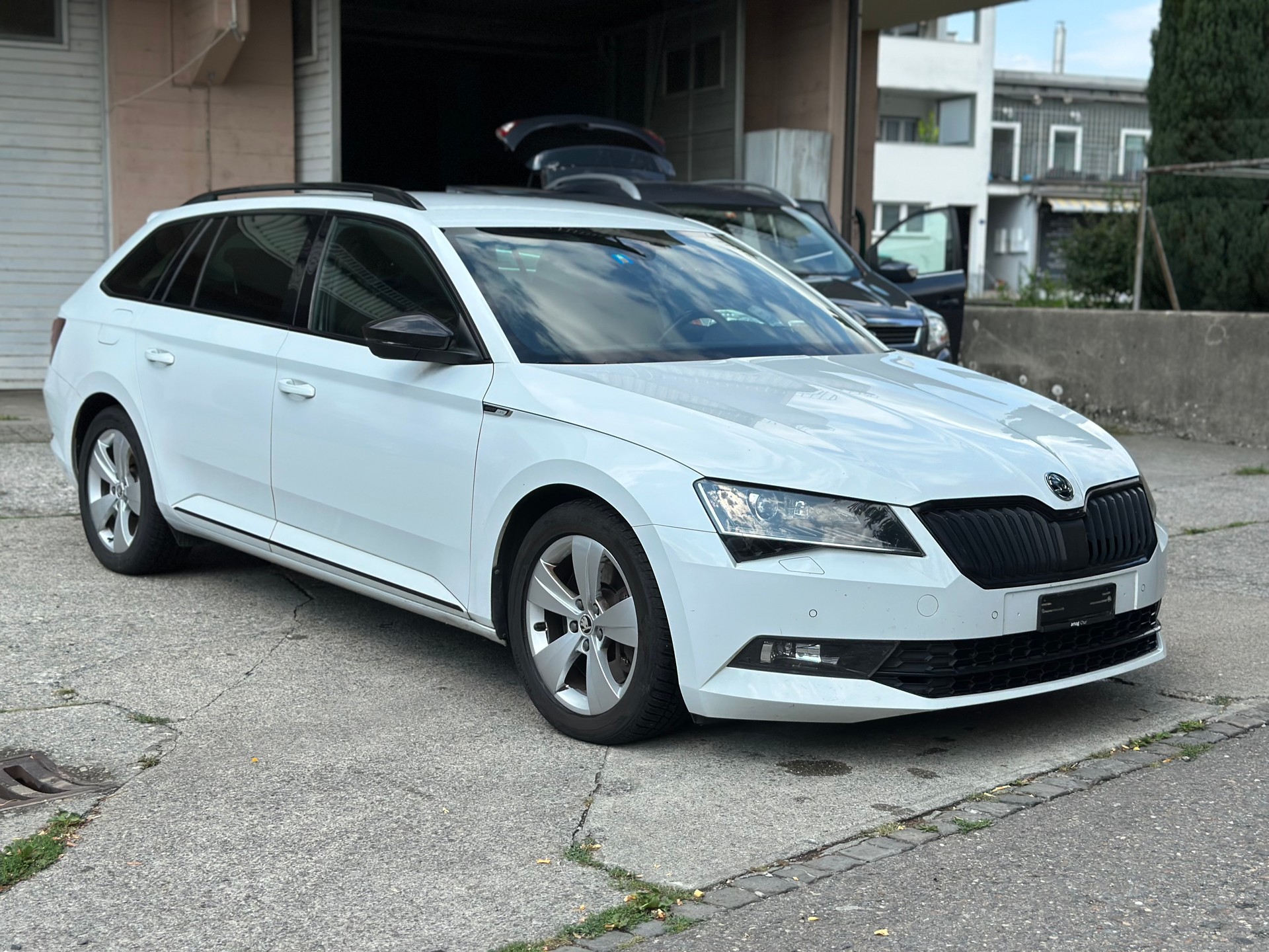 SKODA Superb Combi 2.0 TSI Sport Line DSG 4x4-image-1