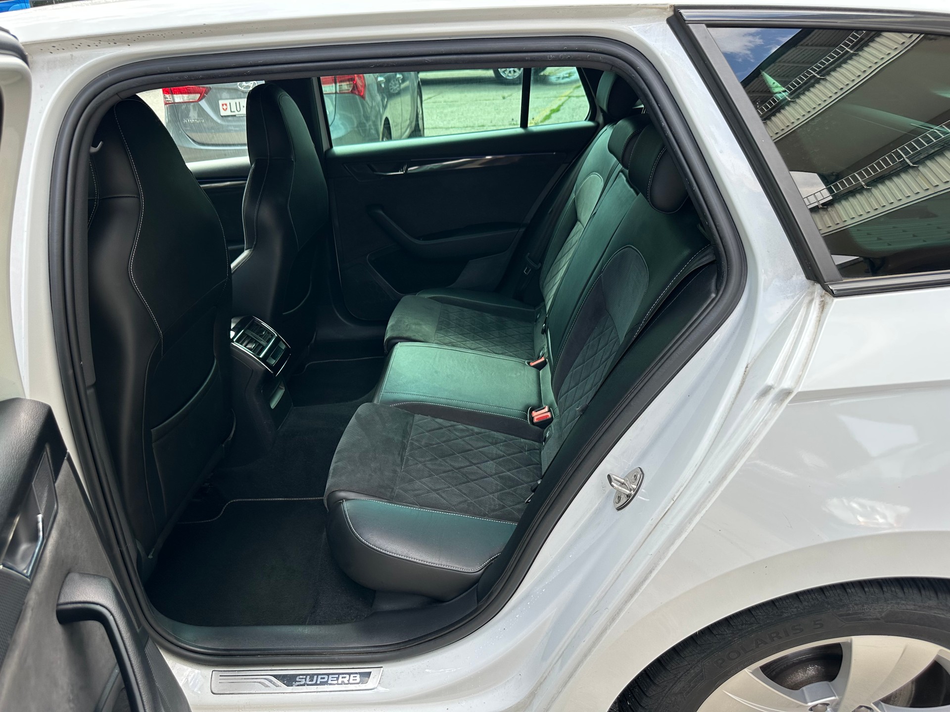 SKODA Superb Combi 2.0 TSI Sport Line DSG 4x4-image-8