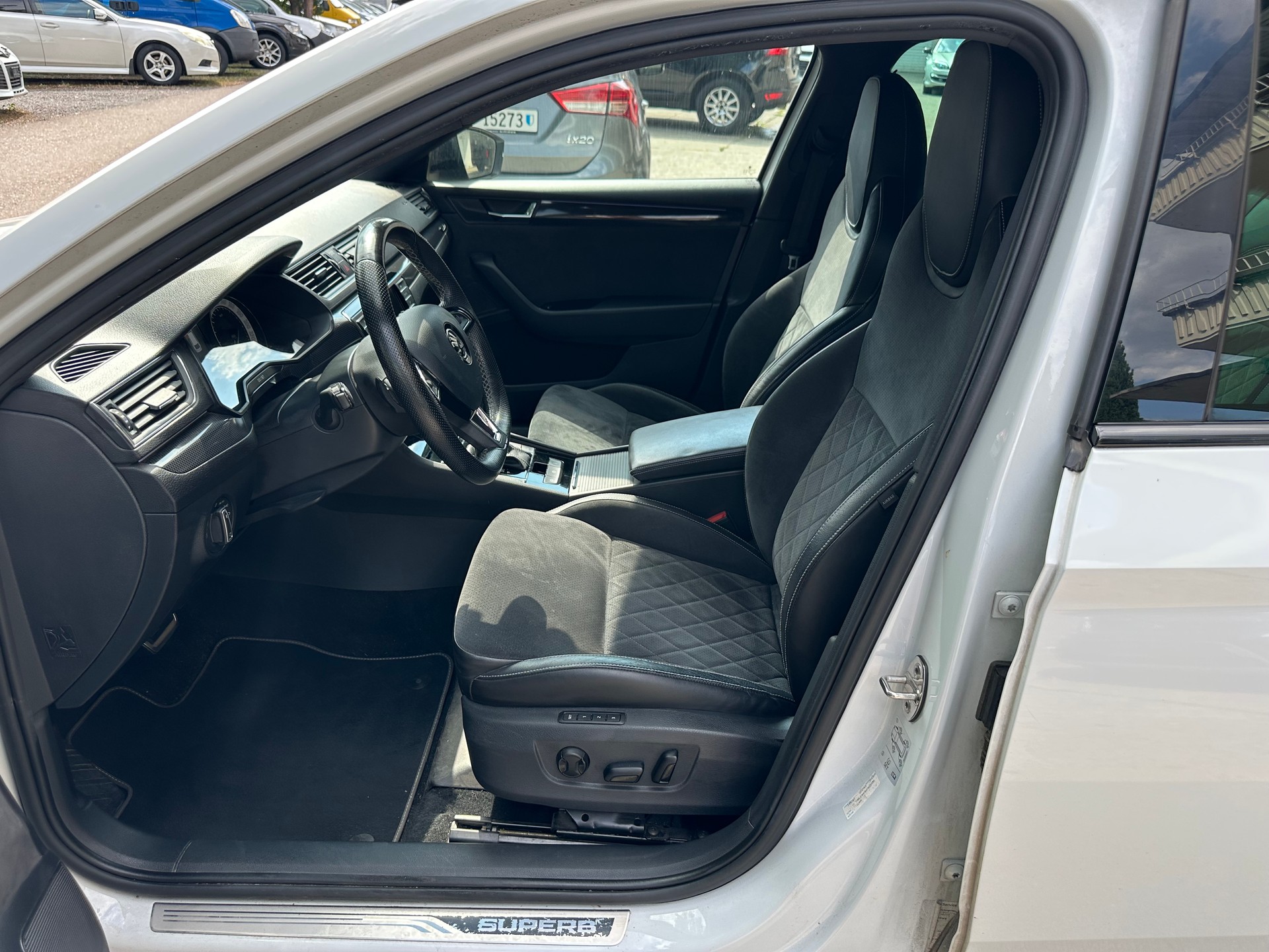 SKODA Superb Combi 2.0 TSI Sport Line DSG 4x4-image-10