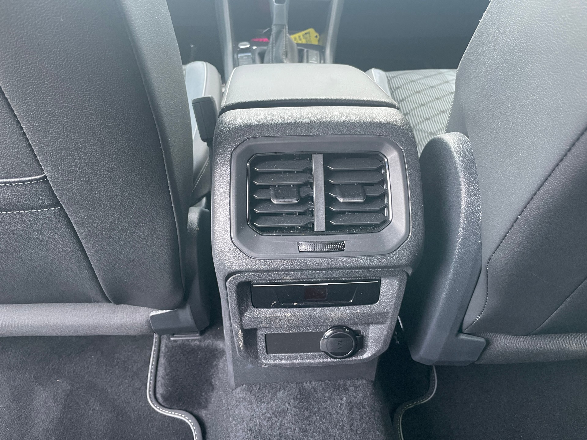 VW Tiguan 2.0TSI R-Line 4Motion DSG 7 Sitzer mit AHK-image-17