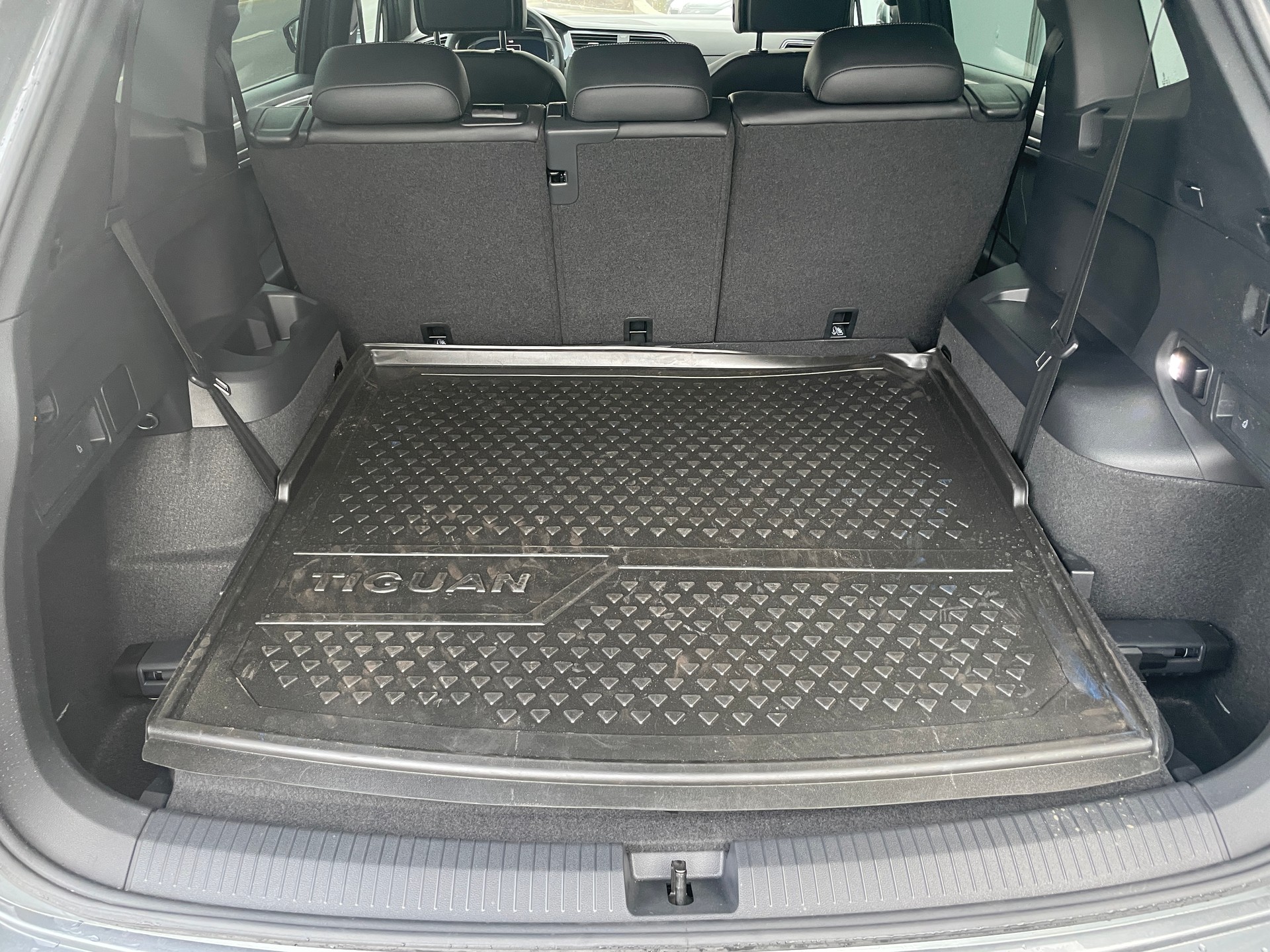 VW Tiguan 2.0TSI R-Line 4Motion DSG 7 Sitzer mit AHK-image-7